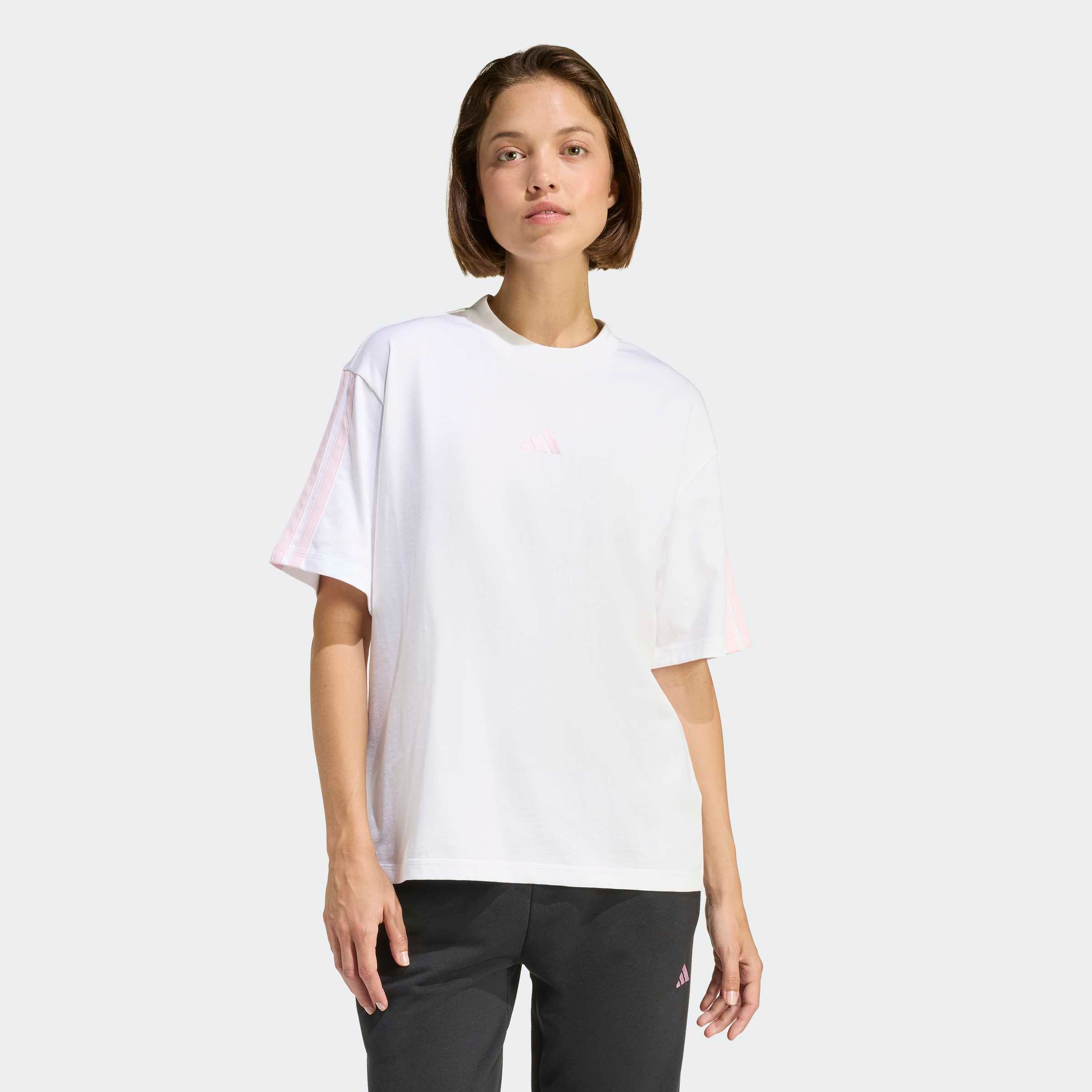 adidas Sportswear T-Shirt »ESSENTIALS 3-STREIFEN BOYFRIEND« lockere Passform, Kurzarmdesign, sportlicher Stil, aus Baumwolle