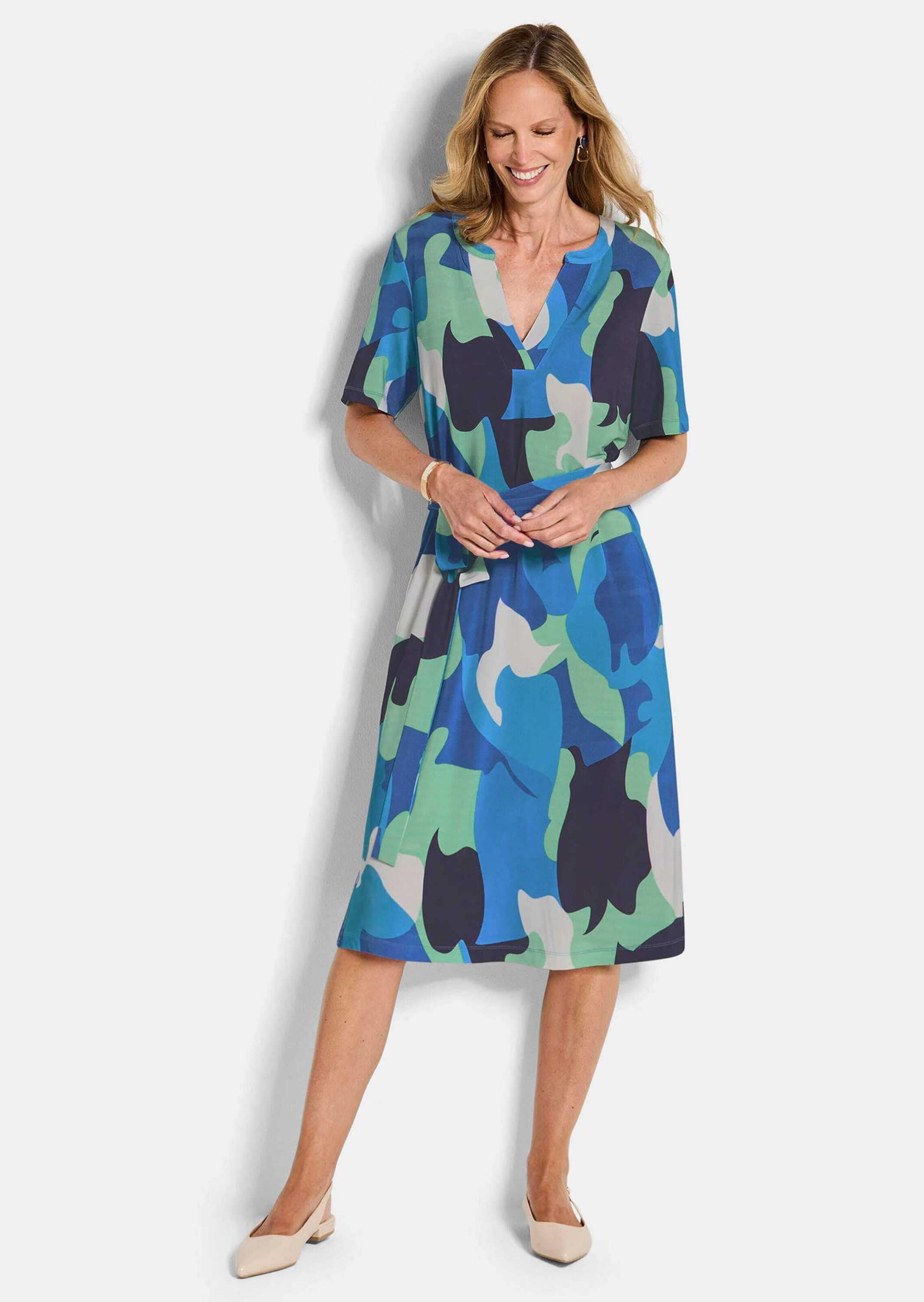 GOLDNER Sommerkleid »Kurzgröße Druckkleid mit organischem Muster« Taschen in der Seitennaht