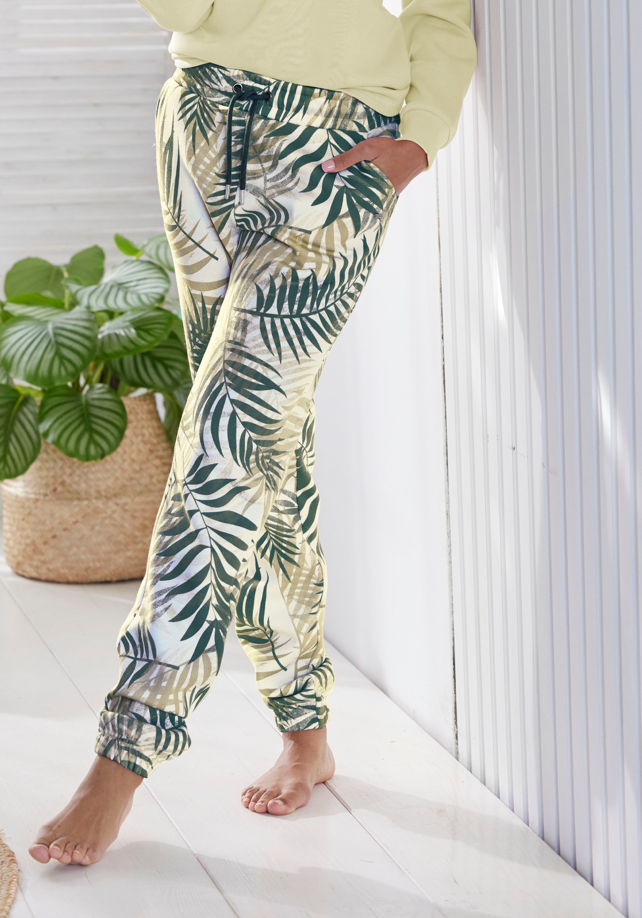 LASCANA Sweatpants, (1 tlg.), Loungehose mit Allover-Druck, Loungewear