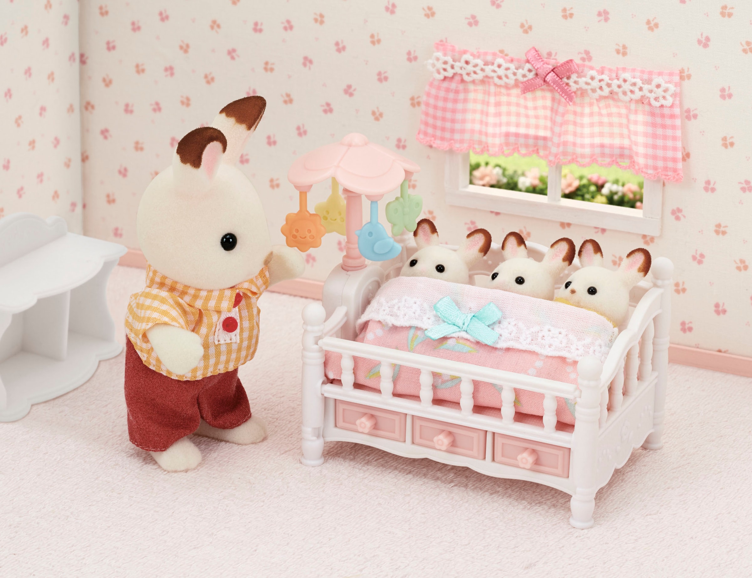 Sylvanian Families Spielwelt »Babybett mit Mobile (5534)«