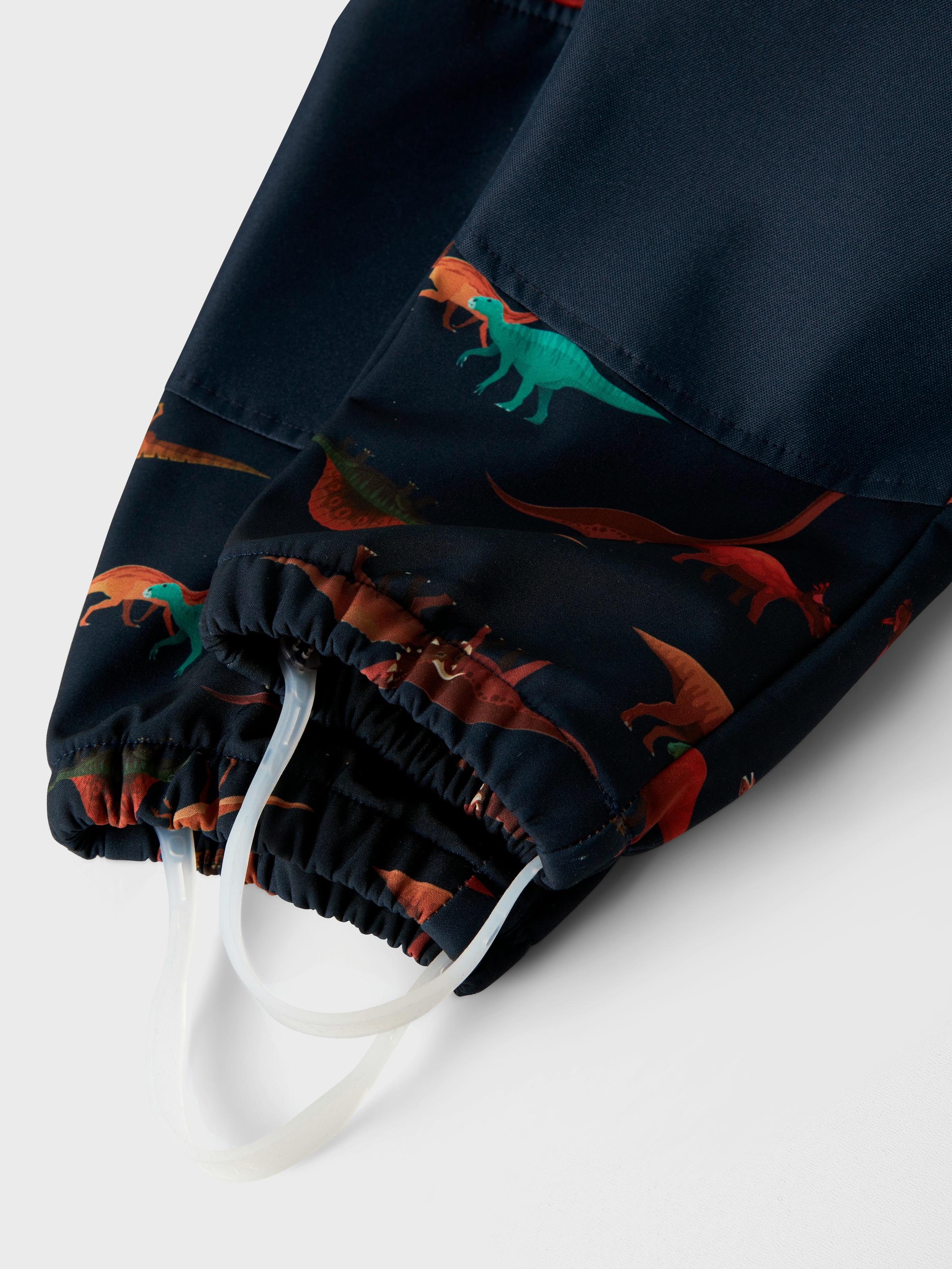 Name It Overall »NMMALFA08 SOFTSHELL SUIT AOP 1FO NOOS« mit dekorativen und reflektierenden Details