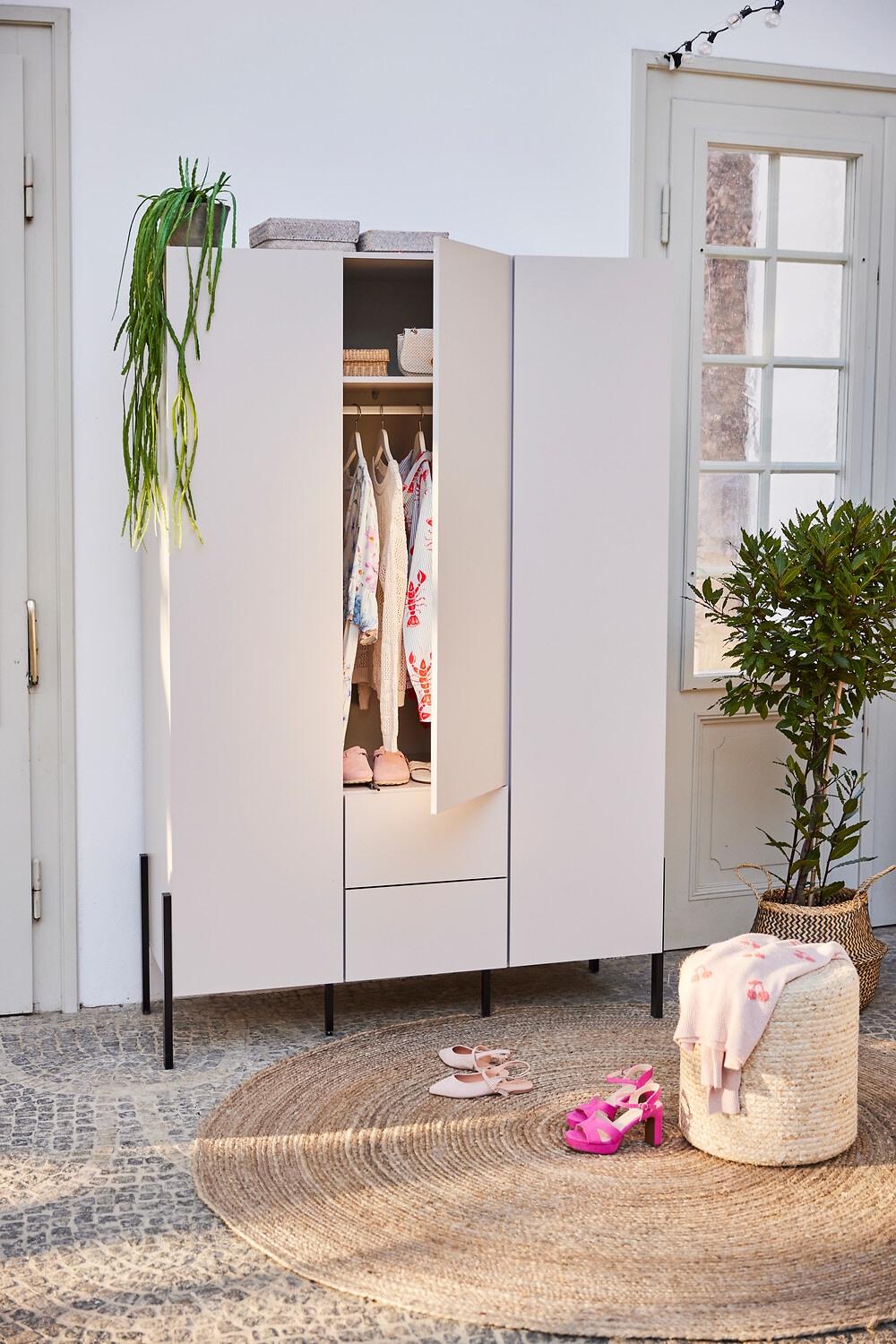 OTTO home Kleiderschrank »Jukon, moderner Kleiderschrank mit Metallfüßen« B/H/T 3-Türer: ca. 135/210/60 4-Türer ca: 180/210/60,  push to open Funktion, passend zur JUKON Serie, viel Stauraum