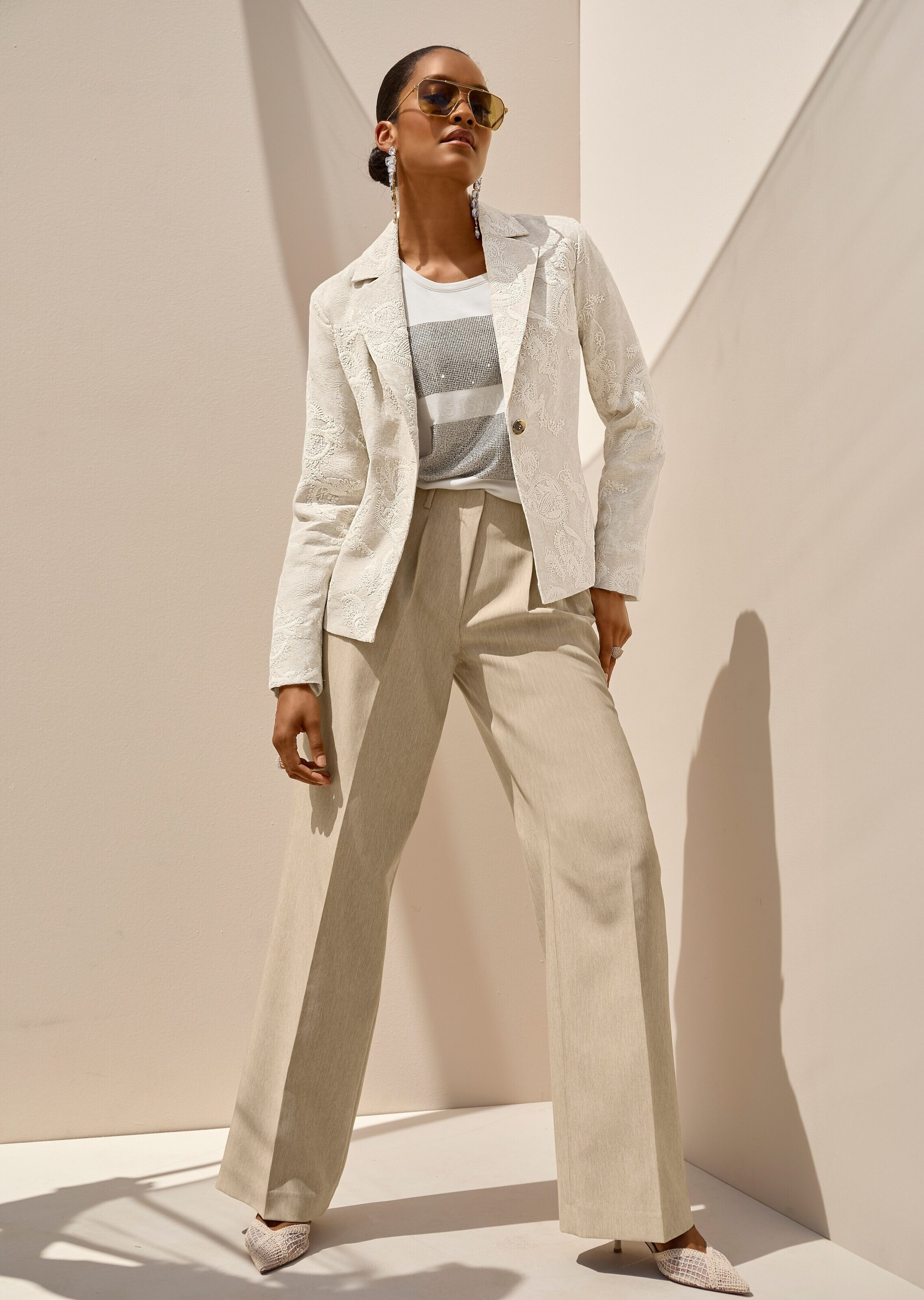 MADELEINE Jackenblazer »Blazer Kurzblazer mit edler Stickerei« edel bestickt