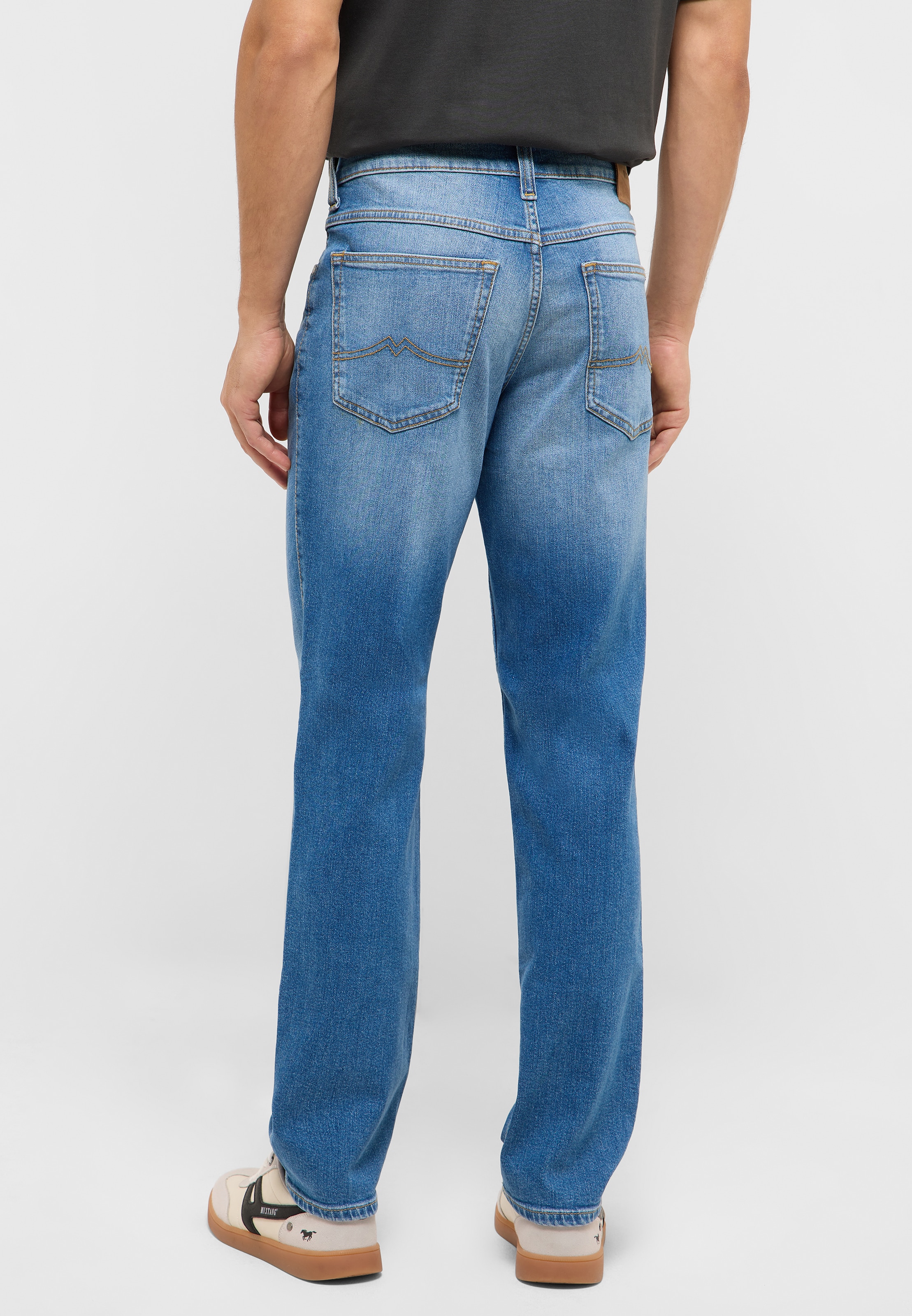 MUSTANG 5-Pocket-Jeans »Tramper Straight« mit mittelhohem Bund