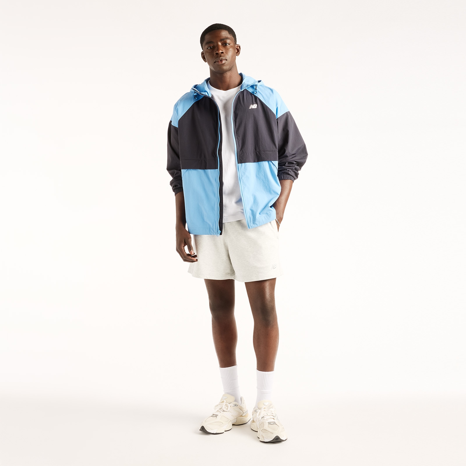 New Balance Windbreaker »SPORT ESSENTIALS FZ JACKET« mit Kapuze Oversized geschnittene Windjacke, wasserabweisend