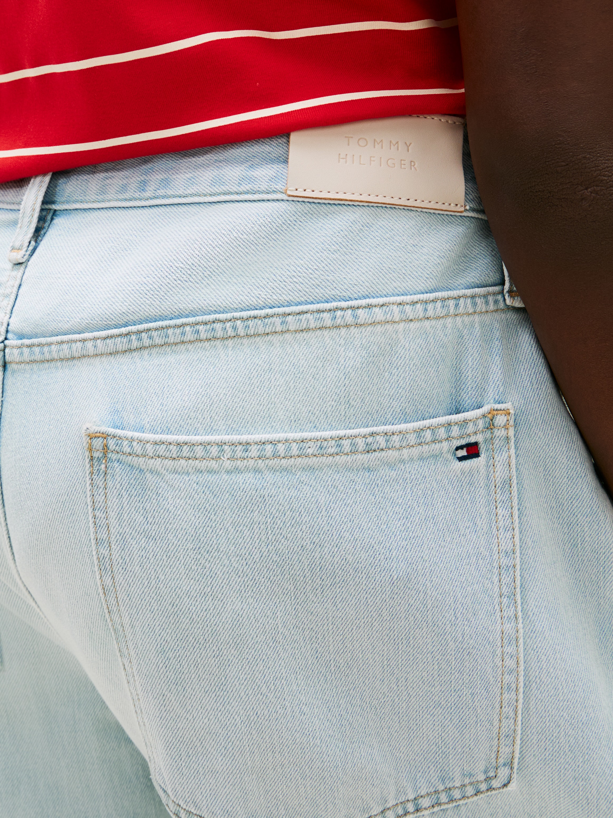 Tommy Hilfiger Curve 5-Pocket-Jeans »CRV DNM TAM BARREL RW« in großen Größen, Mid Rise im Tapered Fit