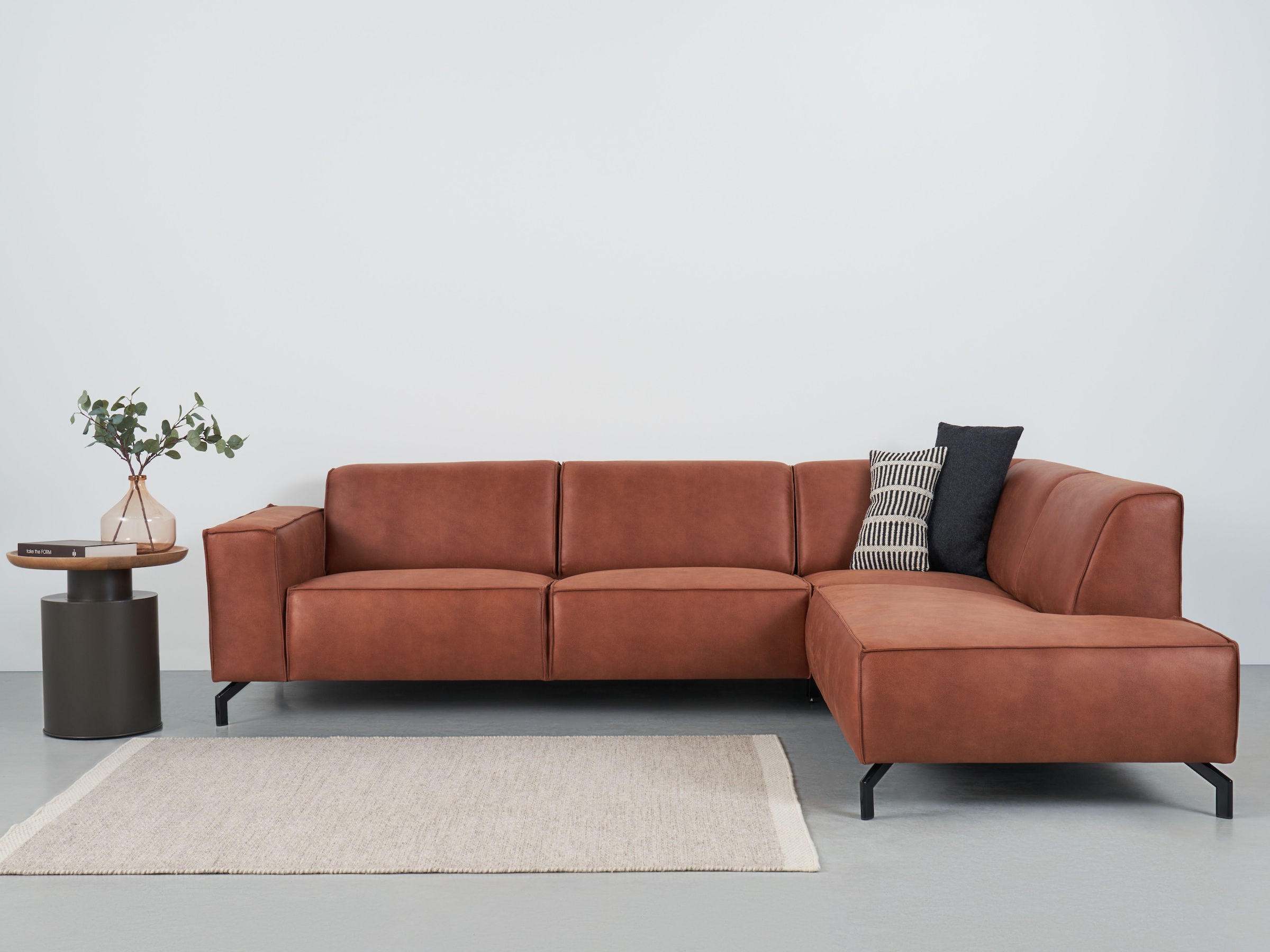 Places of Style Ecksofa Lorcan, in Lederoptik oder Strukturstoff lieferbar