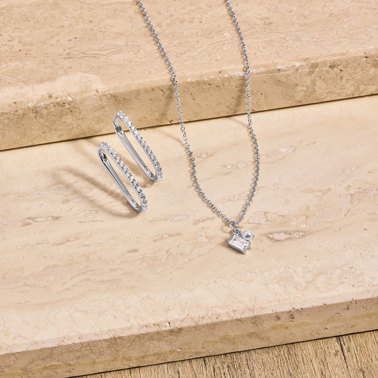 s.Oliver Paar Creolen »2039700« mit Zirkonia (synth.)