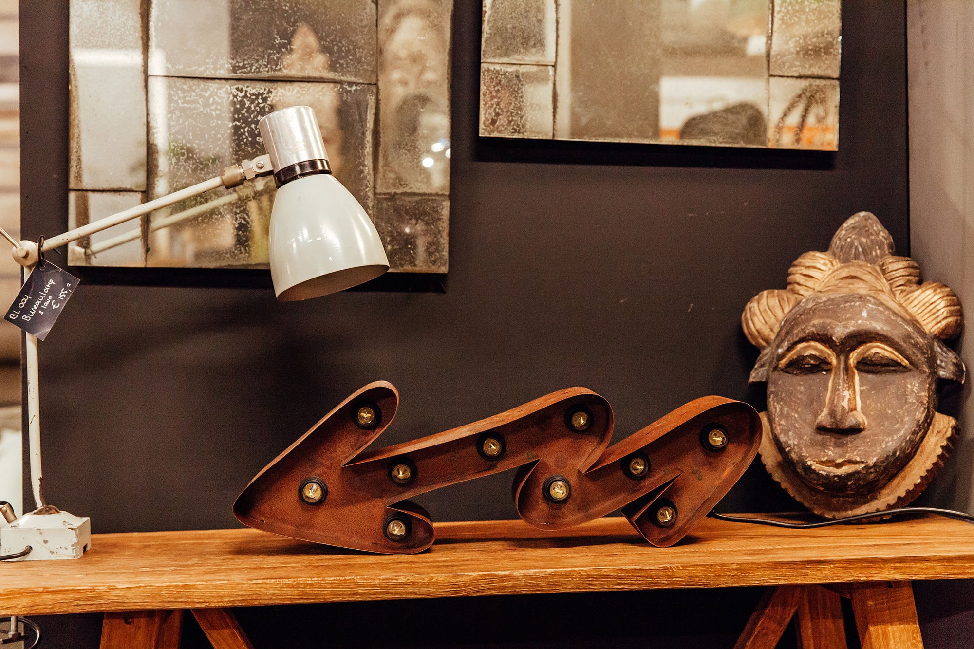 MARQUEE LIGHTS LED Dekolicht »Curved Arrow« E14 1 Stk. Warmweiß Wandlampe, Tischlampe Blitz-Pfeil 10 Leuchtmittel E14 (exkl.)- 61x19cm