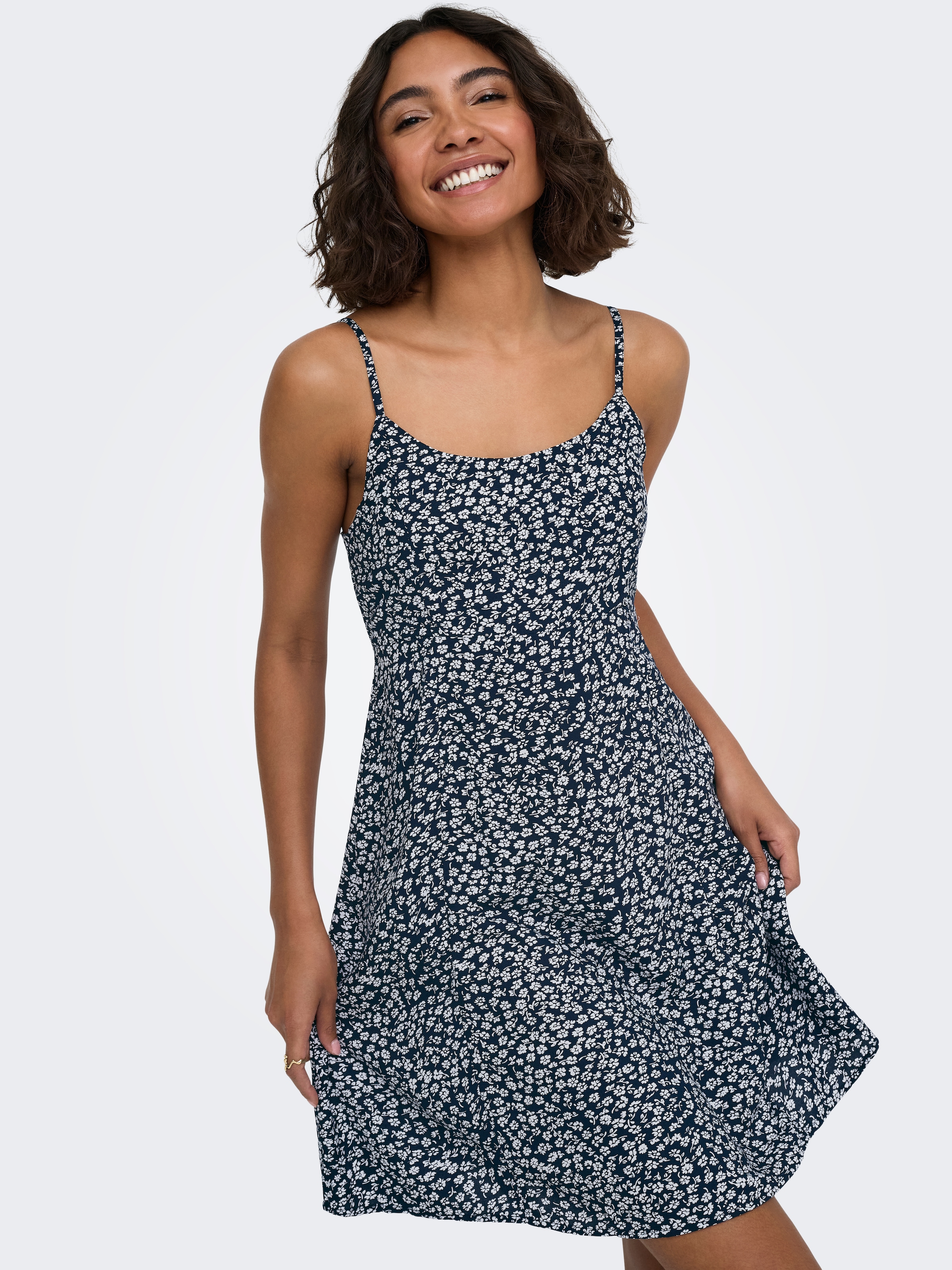 ONLY Trägerkleid »ONLLIANA LIFE STRAP SHORT DRESS NOOS« Viskose