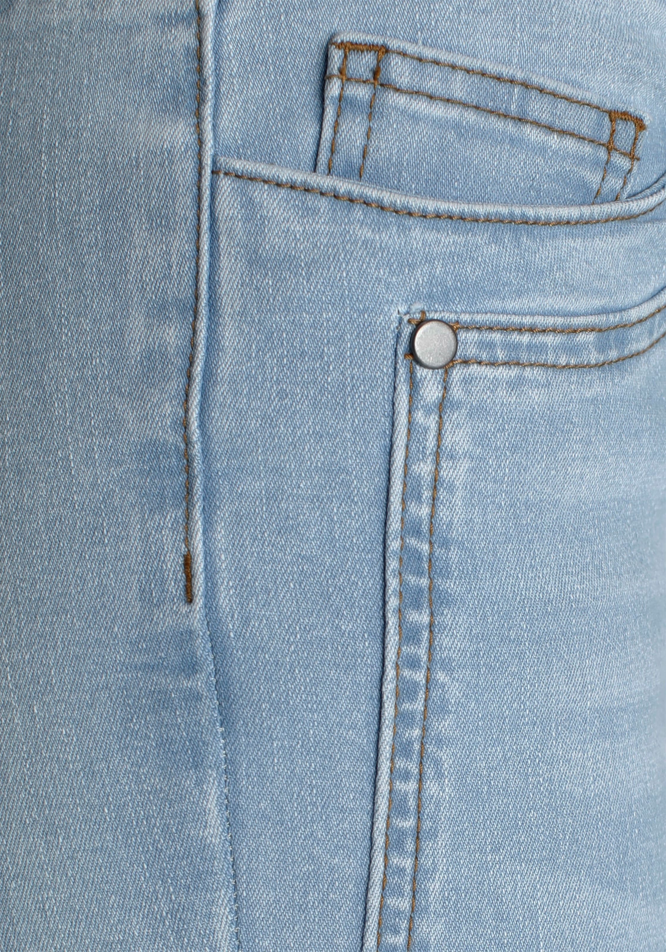 Arizona Skinny-fit-Jeans »mit Keileinsätzen«, extra-enger Beinschnitt, niedrige Leibhöhe