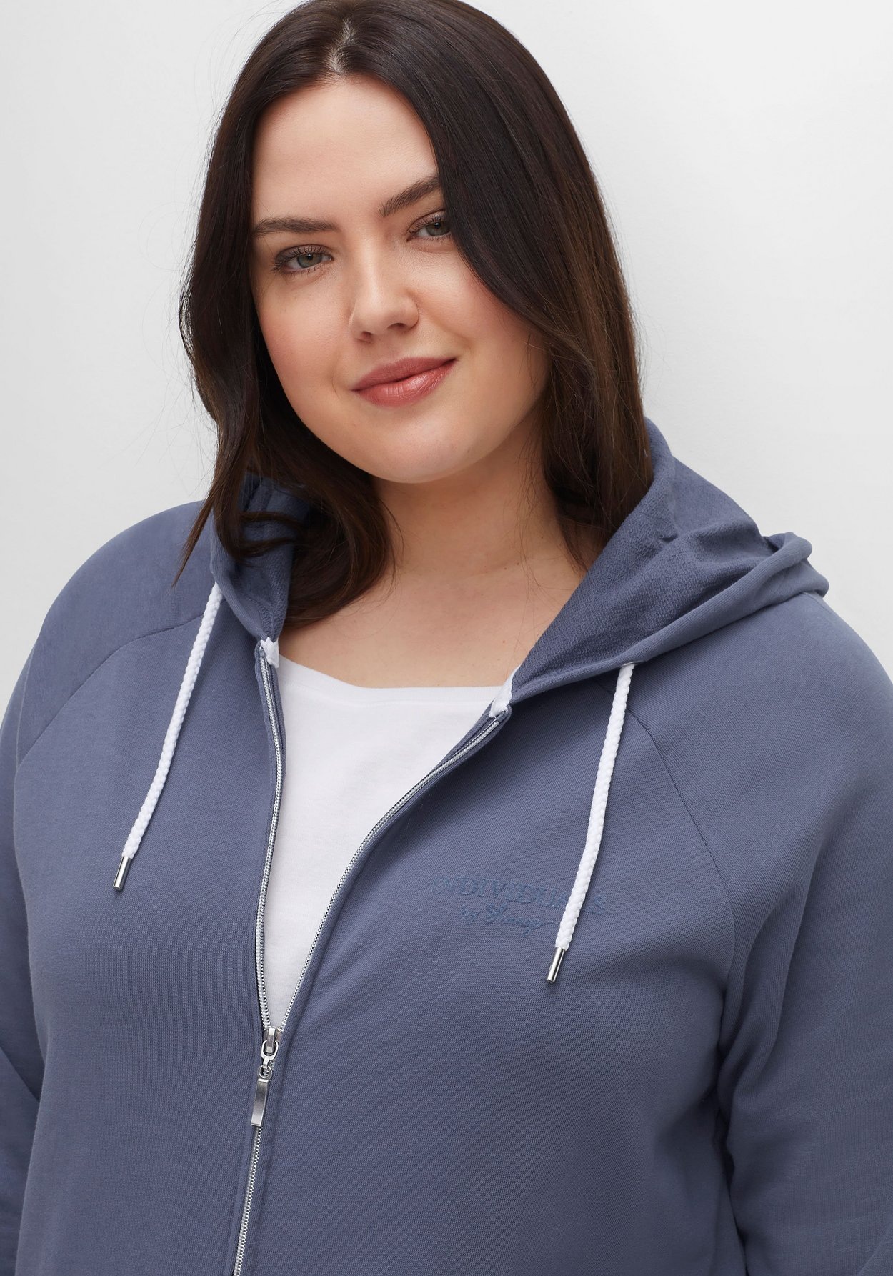 Sheego Kapuzensweatjacke »Sweatjacke mit Flockprint und Eingrifftaschen«