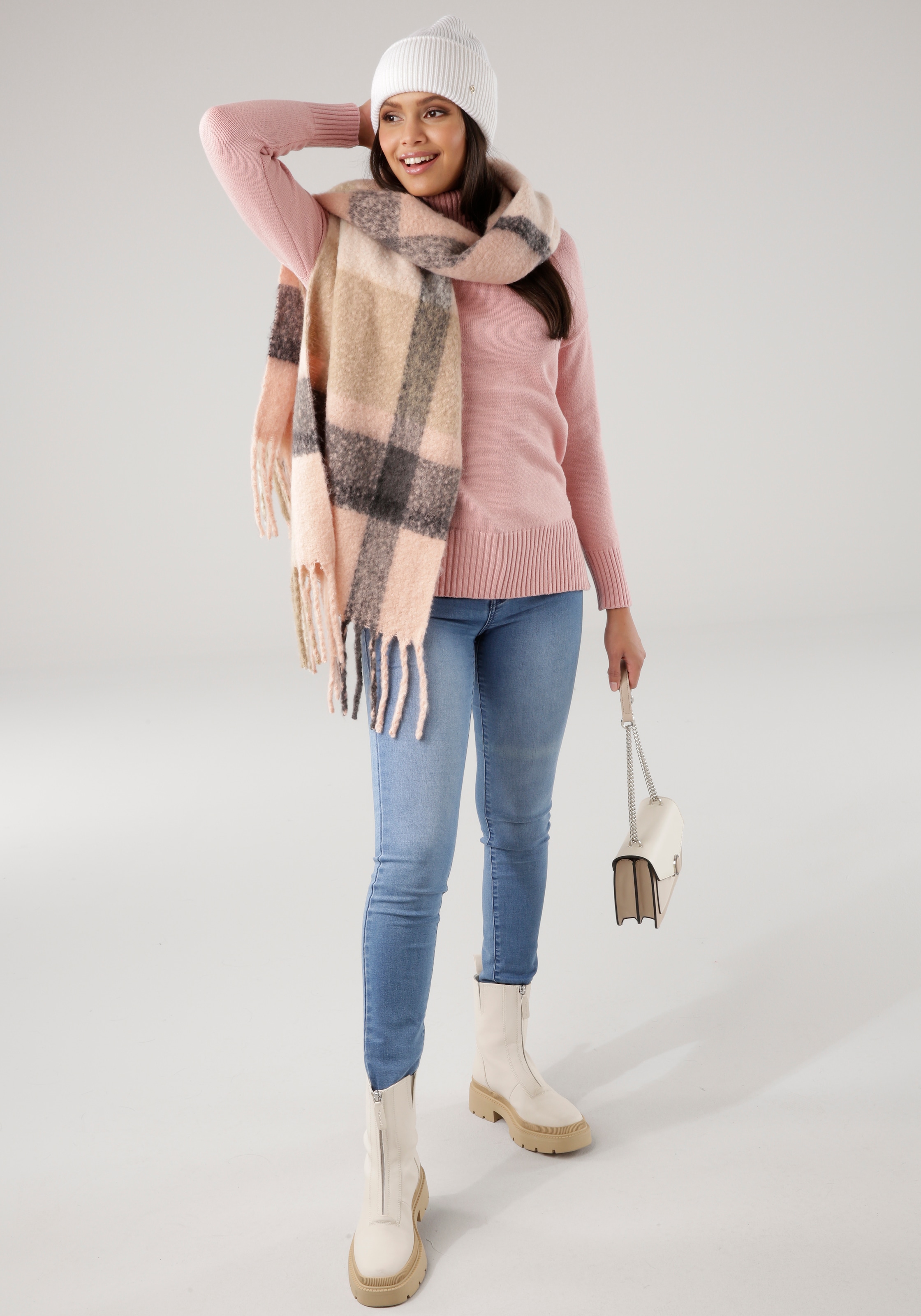 Tamaris in lässiger Form mit seitlichen Schlitzen