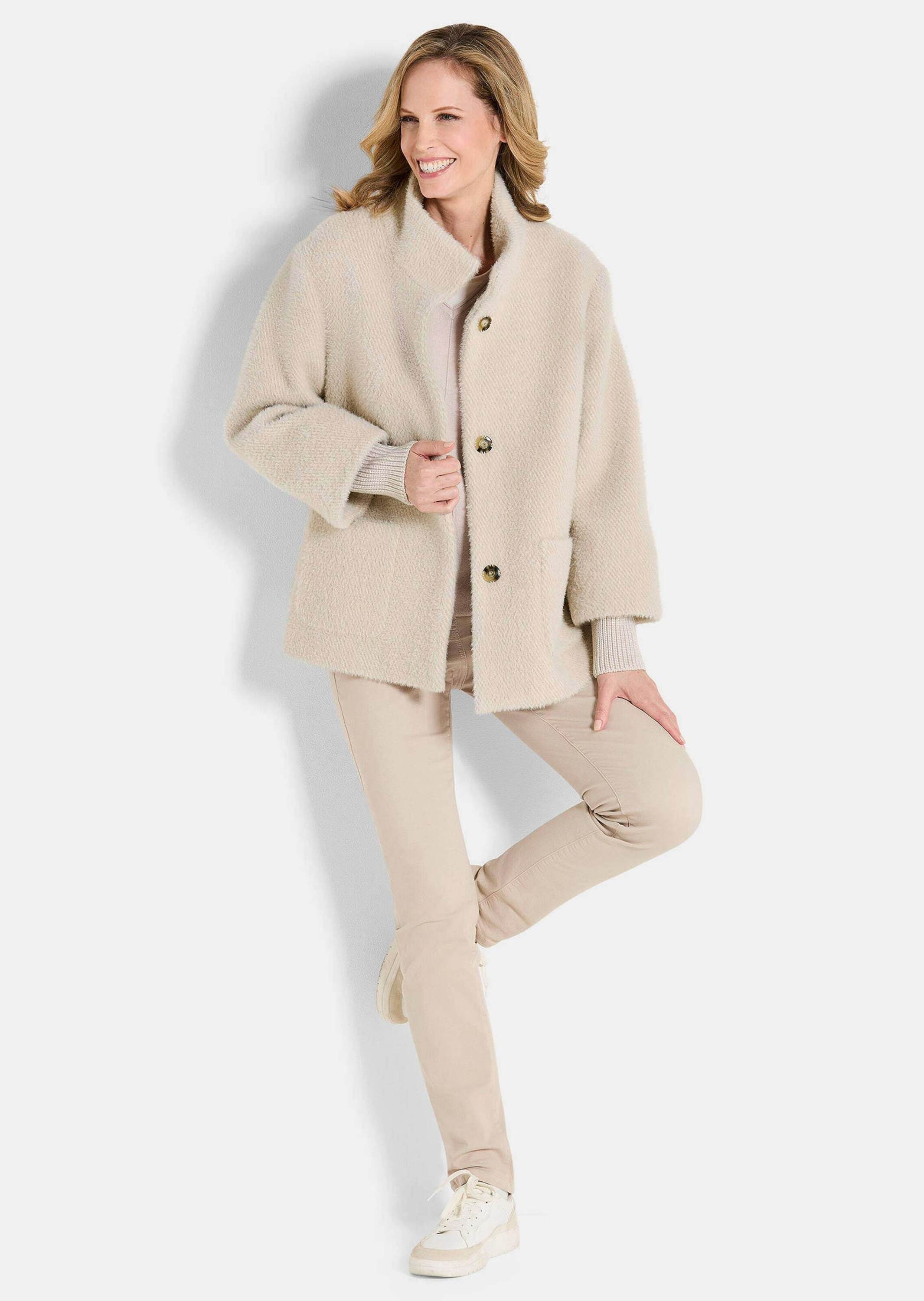 GOLDNER Kurzjacke »Kurzgröße Flauschiger Kurzmantel mit Stehkragen« mit Strickbündchem am Armsaum