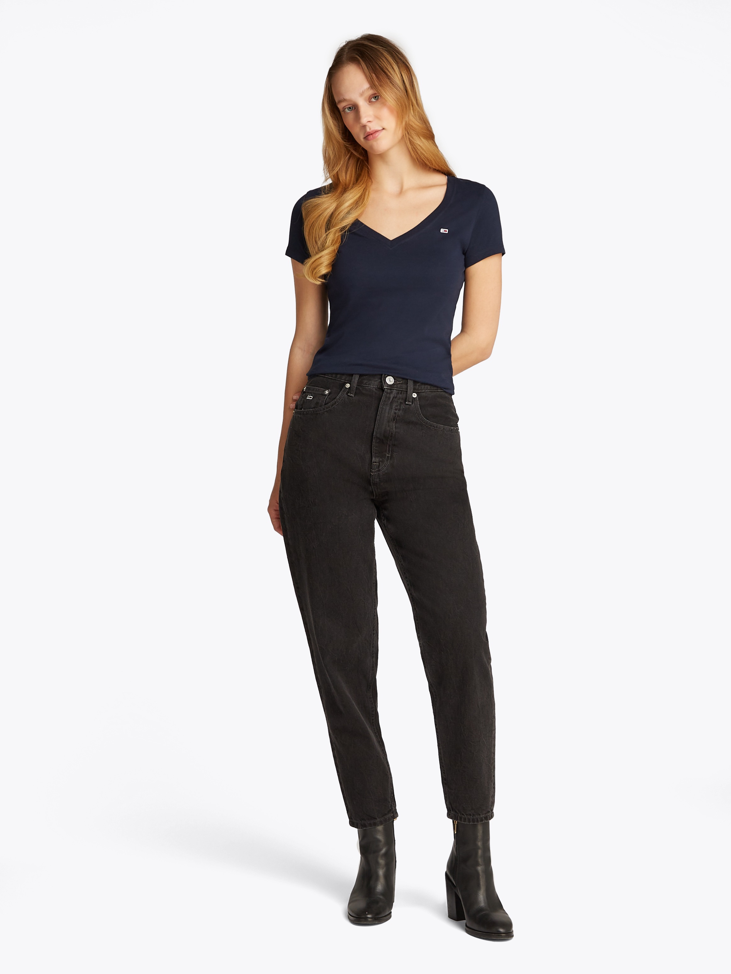 Tommy Jeans T-Shirt »TJW SLIM V-NECK TEE«, mit Logo-Stickerei