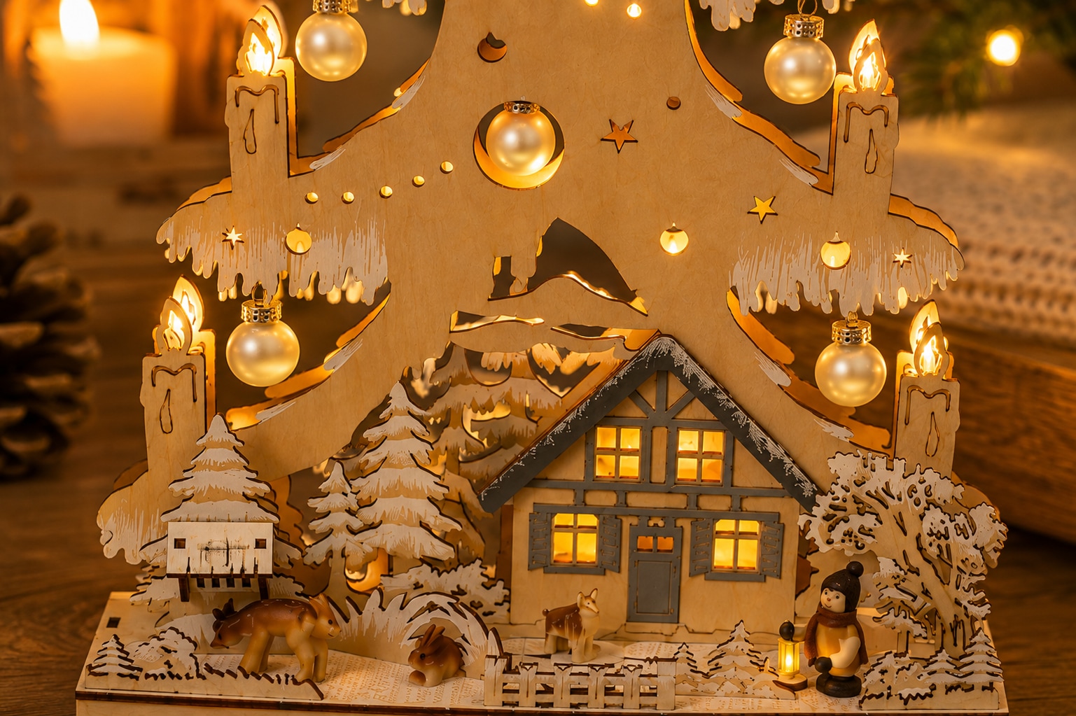OTTO home Weihnachtsszene »Fensterdeko, Lichtbaum« mit golden Kugeln und LED Kerzen, weihnachtliche Motive
