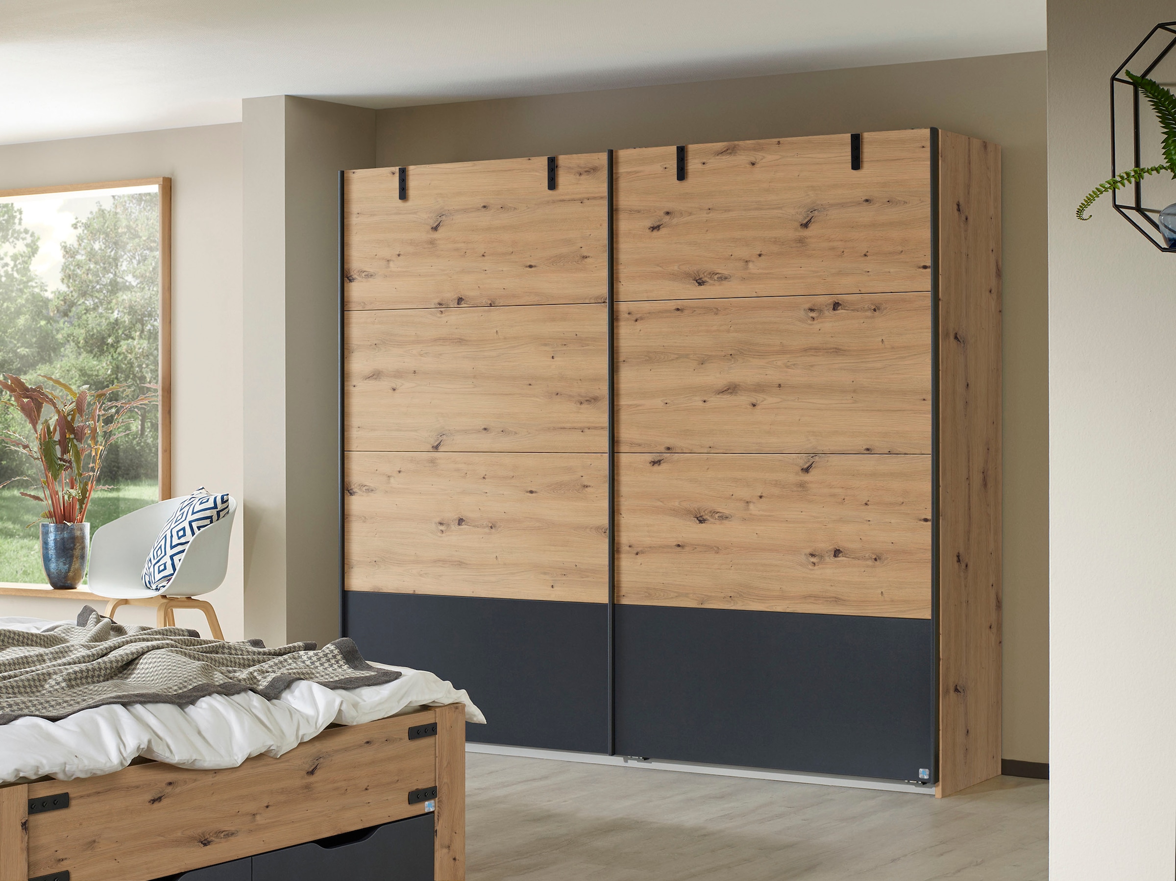 rauch Schwebetürenschrank »Schrank Kleiderschrank Ankleide Garderobe BIRMINGHAM« Breite/Höhe/Tiefe: 226/210/62 cm,  im Industrial-Style, Griffleisten in Graumetallic MADE IN GERMANY