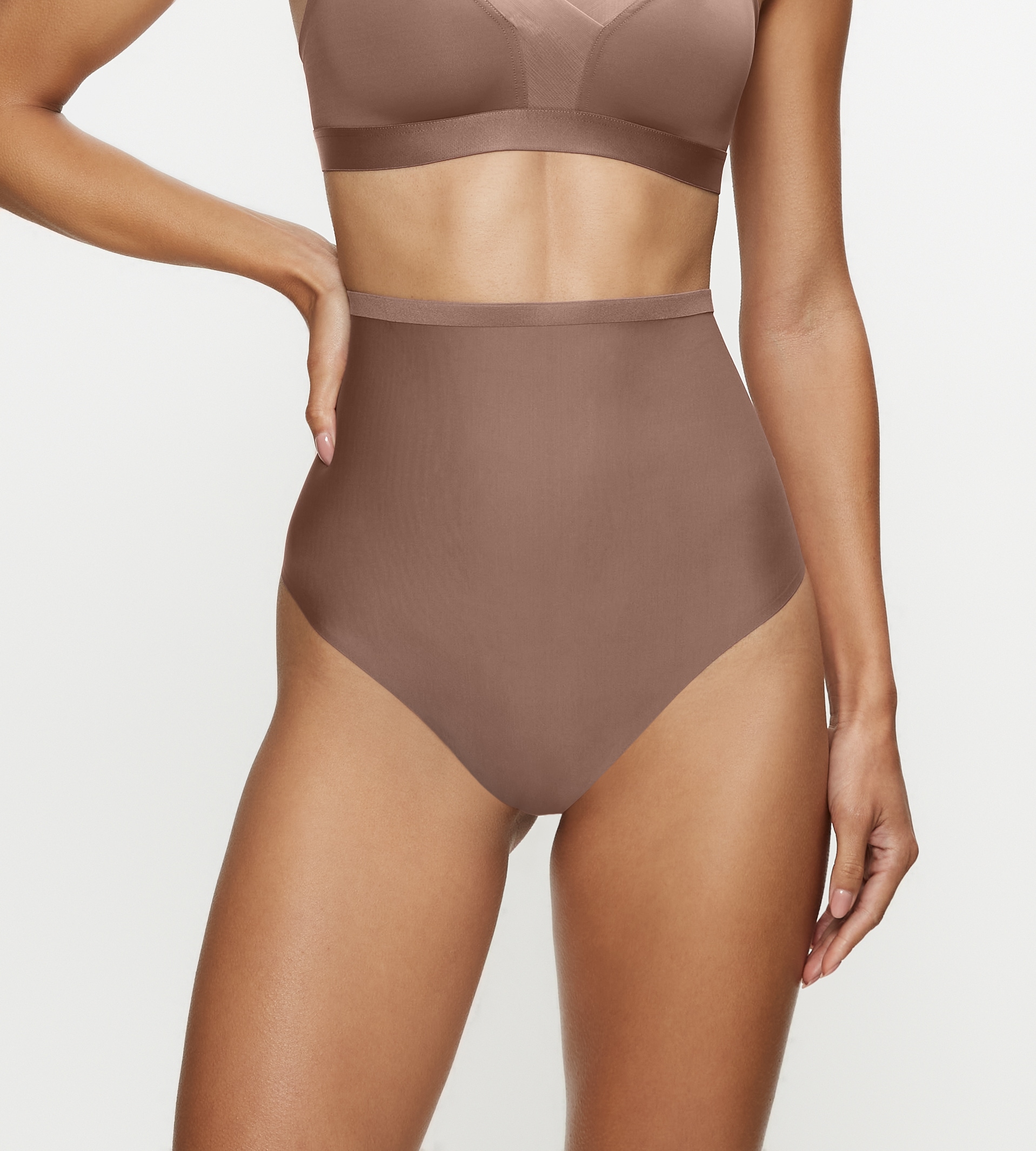 Triumph Shapingstring "Shape Smart" formend, leicht, nahtlos, elastisch, mit Power-Mesh-Zonen