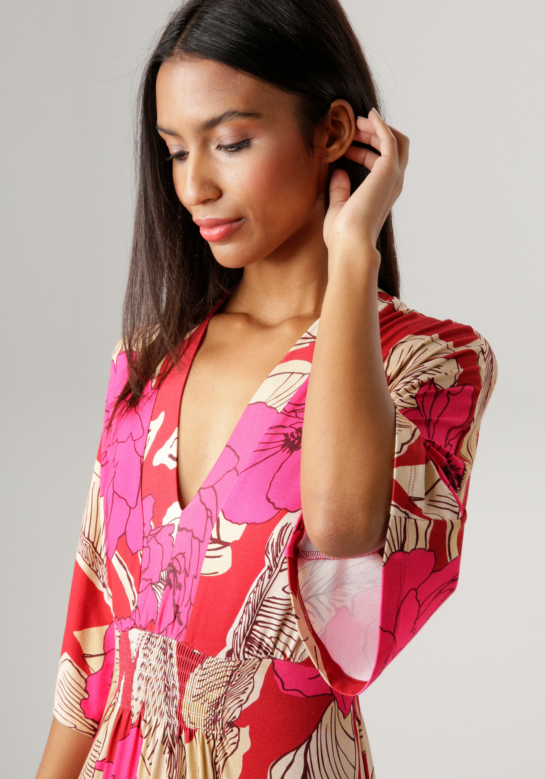 Aniston SELECTED Sommerkleid, mit großflächigem Blüten- und Blätterdruck