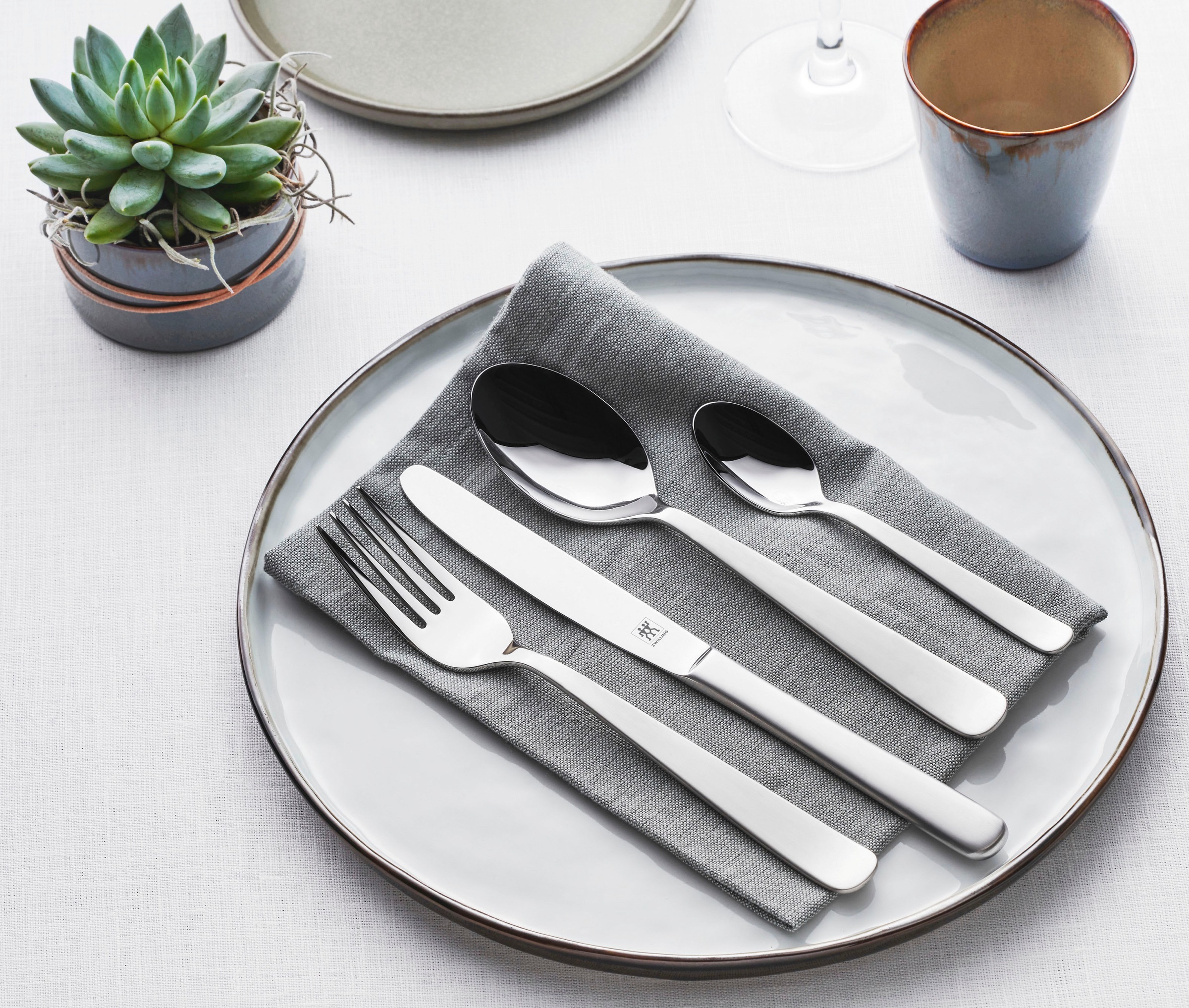 Zwilling Besteck-Set »Trend«, (Set, 60 tlg.), klassische, geschwungene Form, rostfreier Edelstahl 18/10, mattiert
