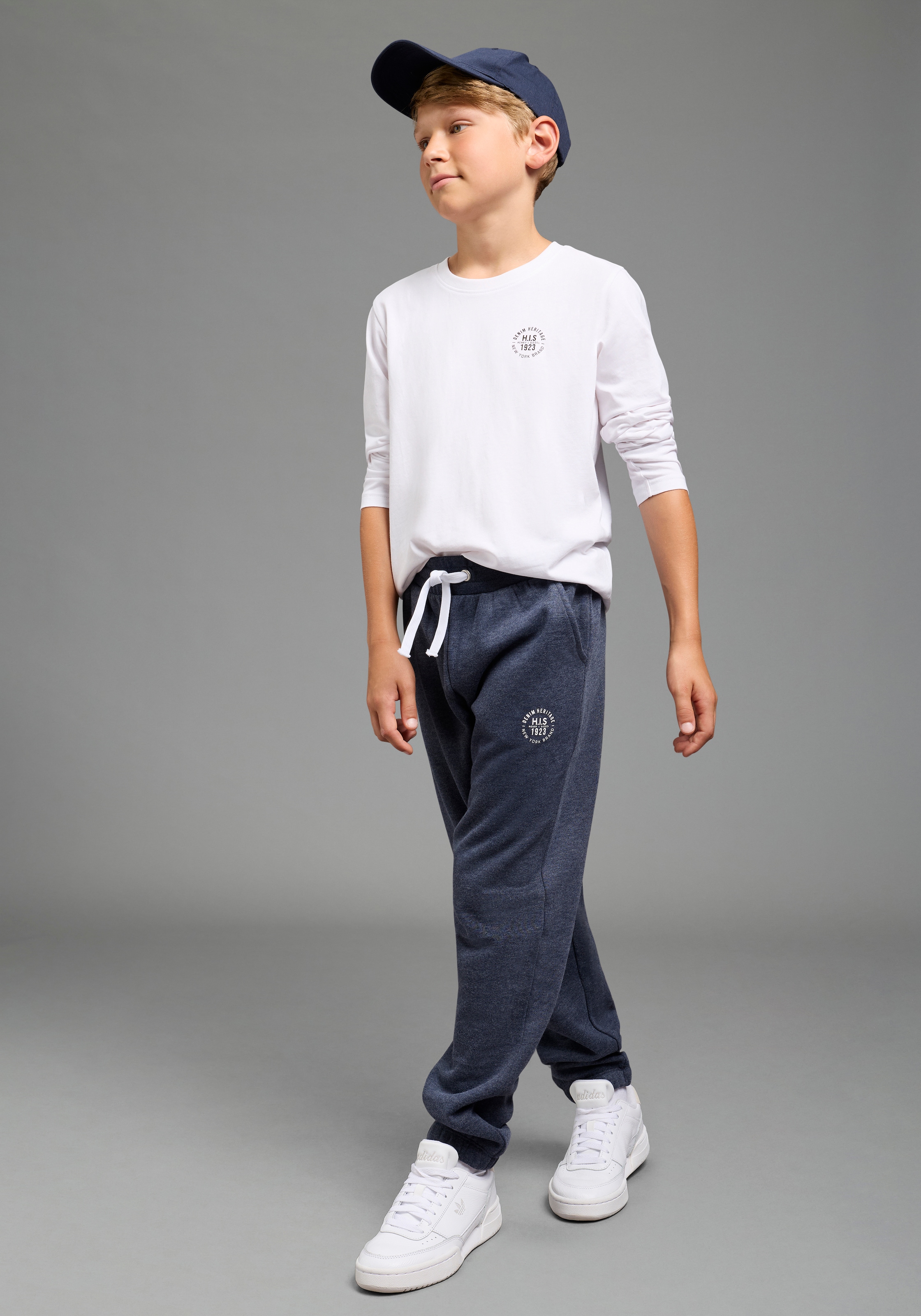 H.I.S Sweathose »H.I.S Basic Sweatshose, Jogginghose für Jungen«  Für TEENS. Sweathose mit kleinem Badge