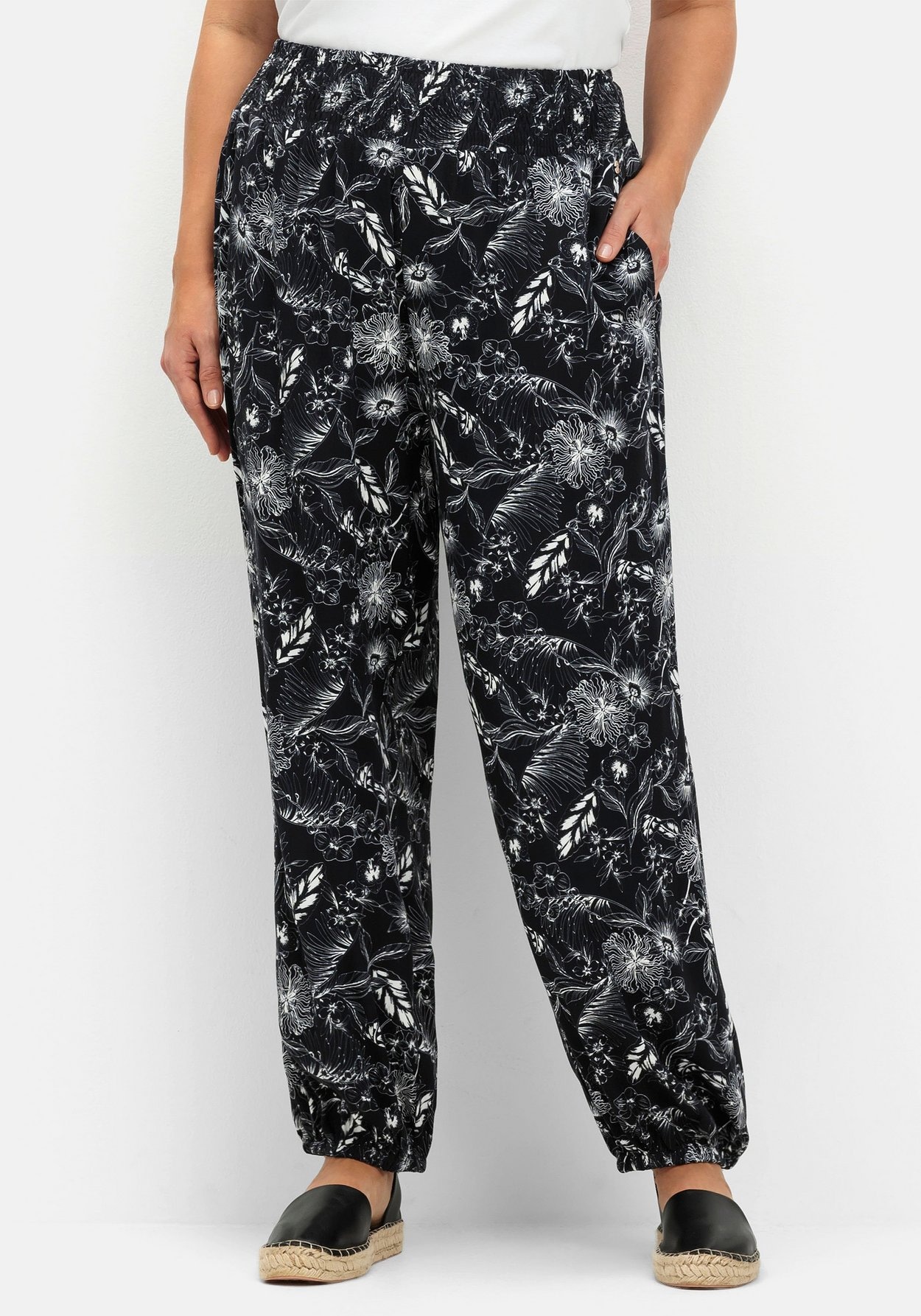 Sheego Schlupfhose »Hose mit Blätterprint und breitem Smokbund«