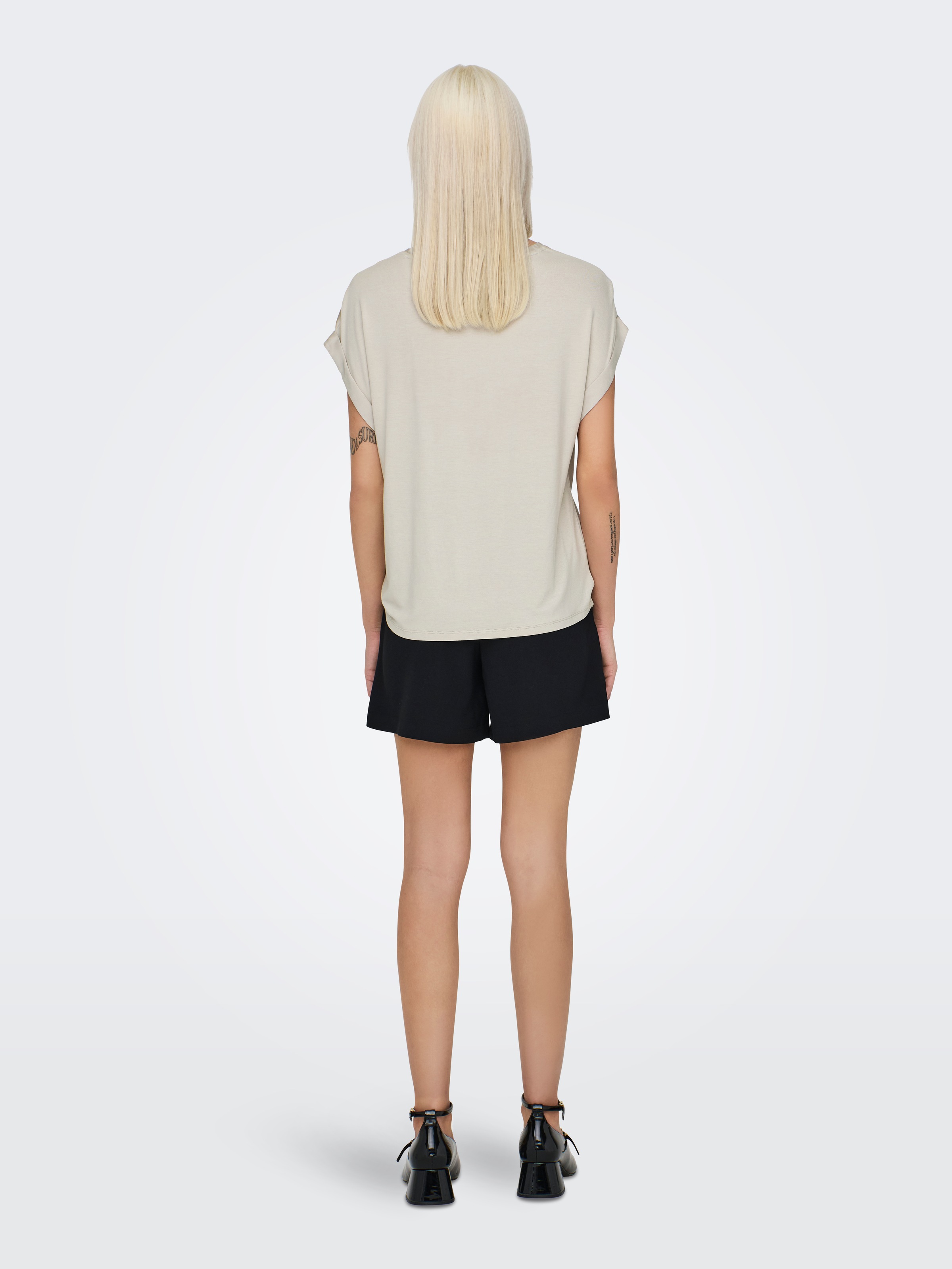 ONLY Kurzarmshirt »ONLLIEKE – Locker geschnitten mit Rundhals für Alltag und Büro«, regular fit, Web, Polyester, Rundhals, unifarben