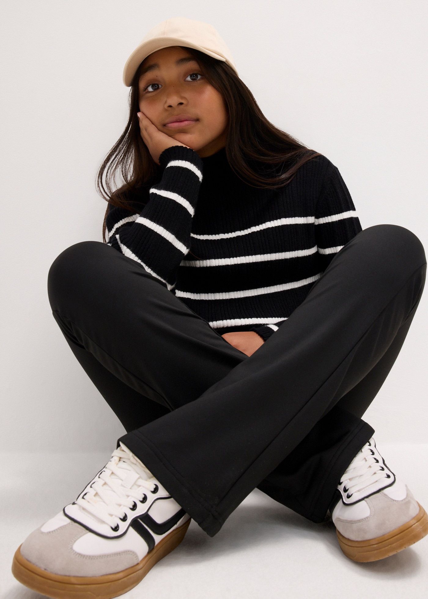 bonprix Thermohose »Ausgestellte Jerseyhose mit angerauter Innenseite«  mit angerautem Innenmaterial, mit Gummizug, ausgestellte Passform