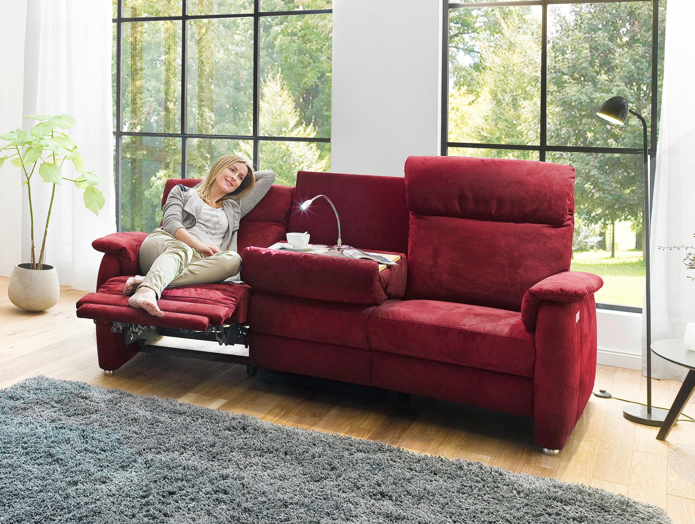 Home affaire Sofa »Turin«, mit motorischer Relaxfunktion, Tisch, Leuchte + USB-Ladestation