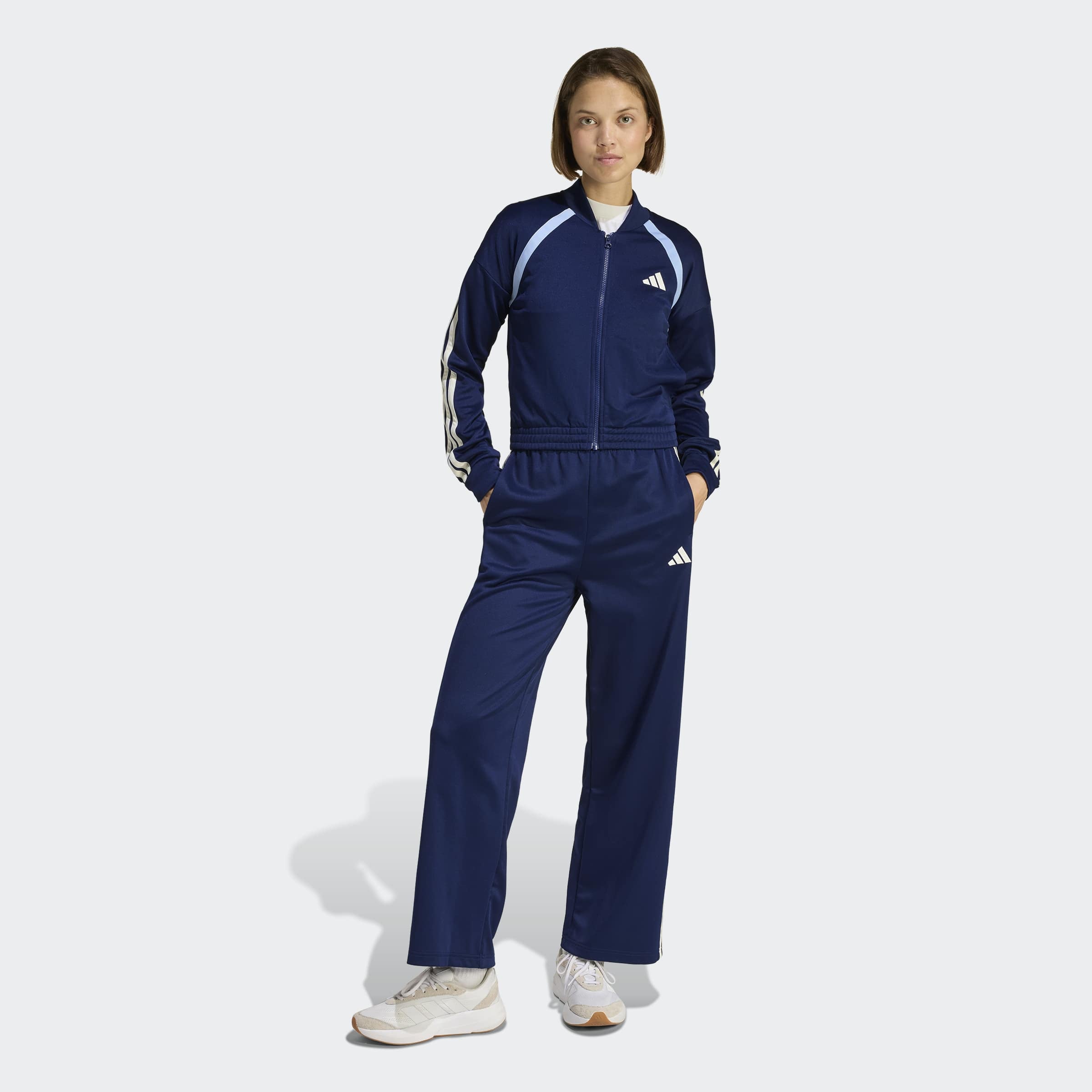 adidas Sportswear Trainingsanzug »TEAMSPORT« 2 tlg. Jacke schmal geschnitten; Hose regulär geschnitten, hoher Bund