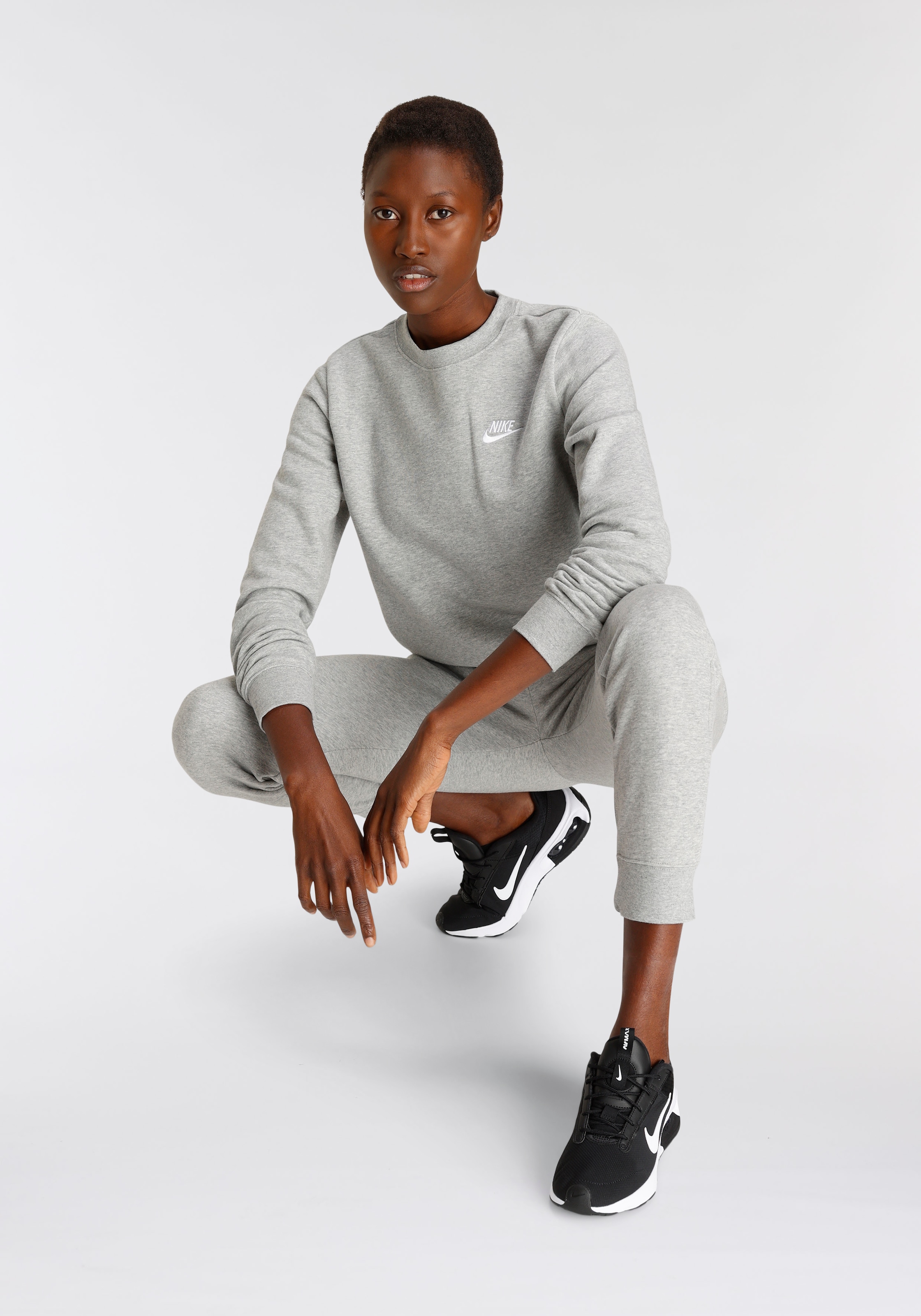 Nike Sportswear Jogginghose »CLUB FLEECE WOMEN'S MID-RISE JOGGERS«