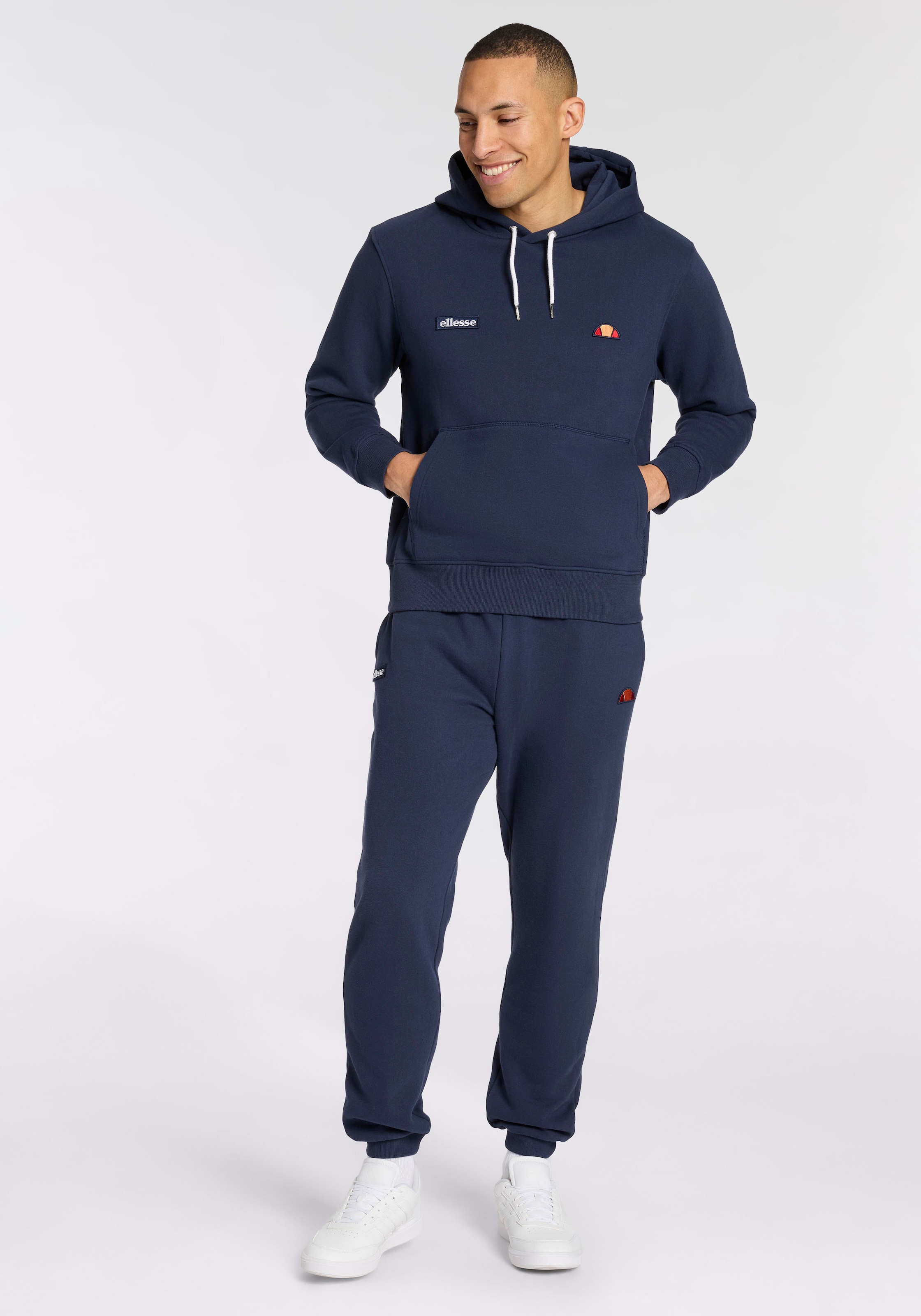 Ellesse Jogginganzug »TRACOTTA OH HOODY & JOG PANT SET« 1 Stk. für Erwachsene, aus Baumwolle und Polyester