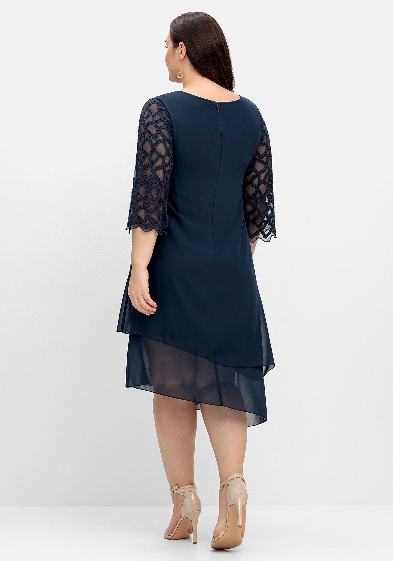 Sheego Abendkleid »Cocktailkleid mit Zierborten, im Lagenlook«