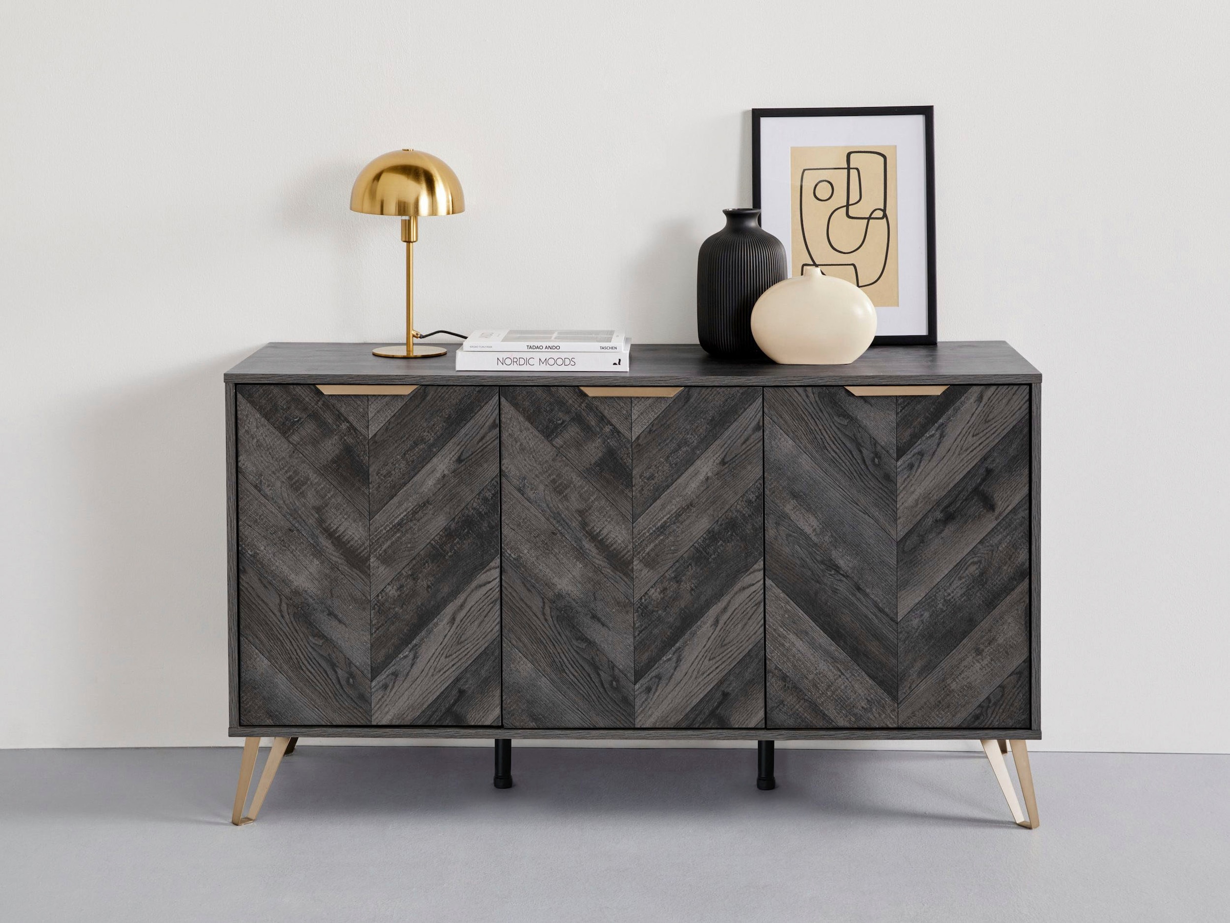 Leonique Sideboard »Nanterie«, aus einer edlen Holzoptik, exklusives Fischgrätenmuster, Breite 133 cm