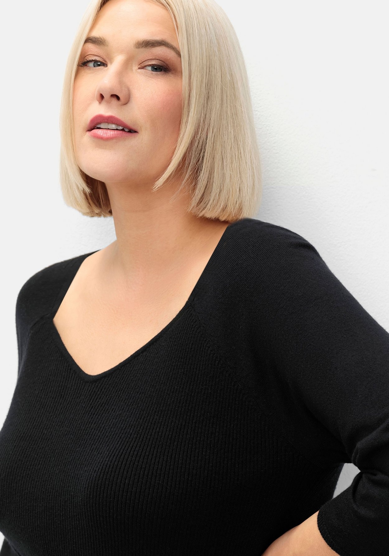 Sheego Strickpullover »Pullover mit V-Ausschnitt mit V-Ausschnitt, in Rippstruktur«