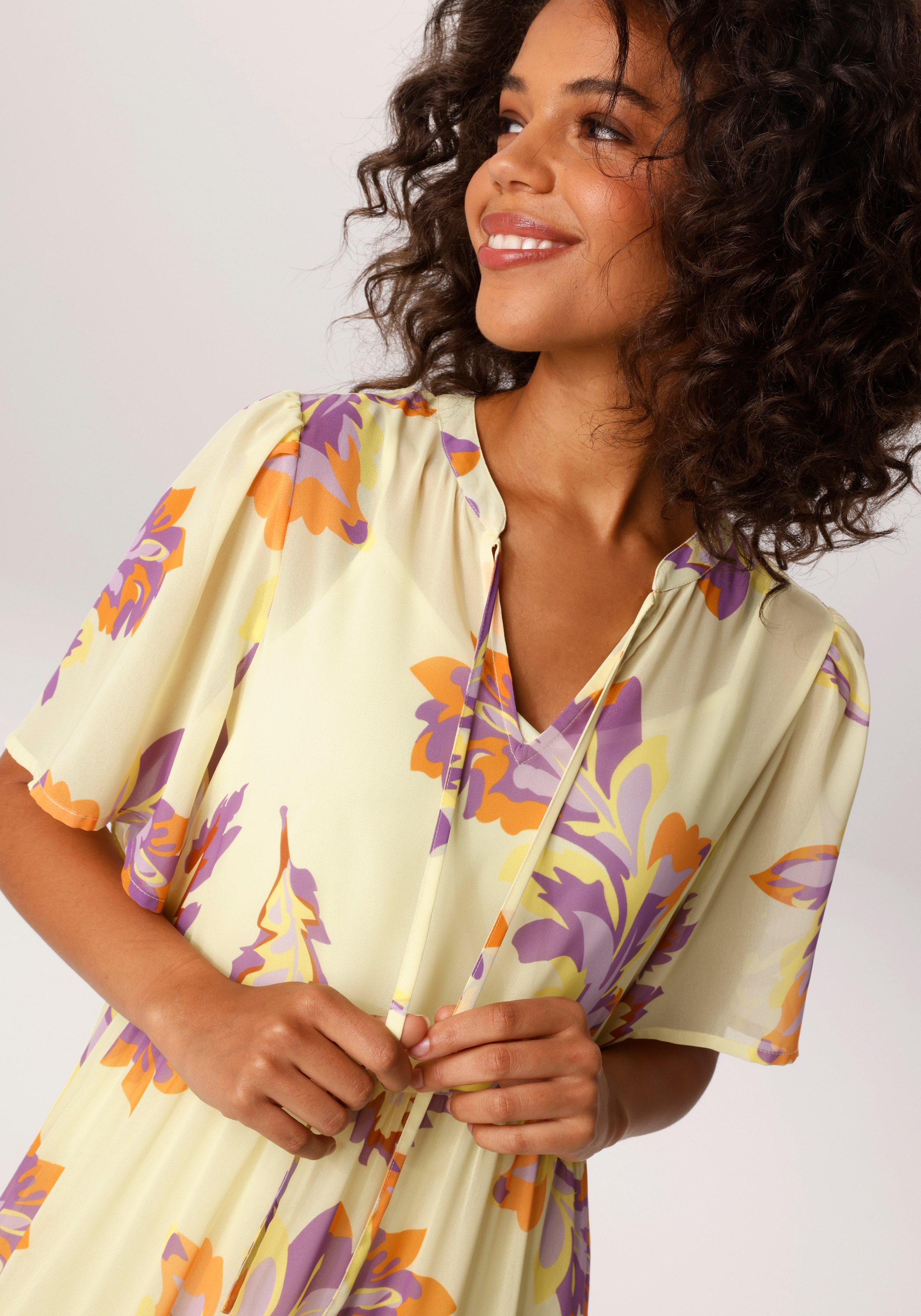 Aniston CASUAL Sommerkleid mit grafischen Blättern bedruckt - NEUE KOLLEKTION