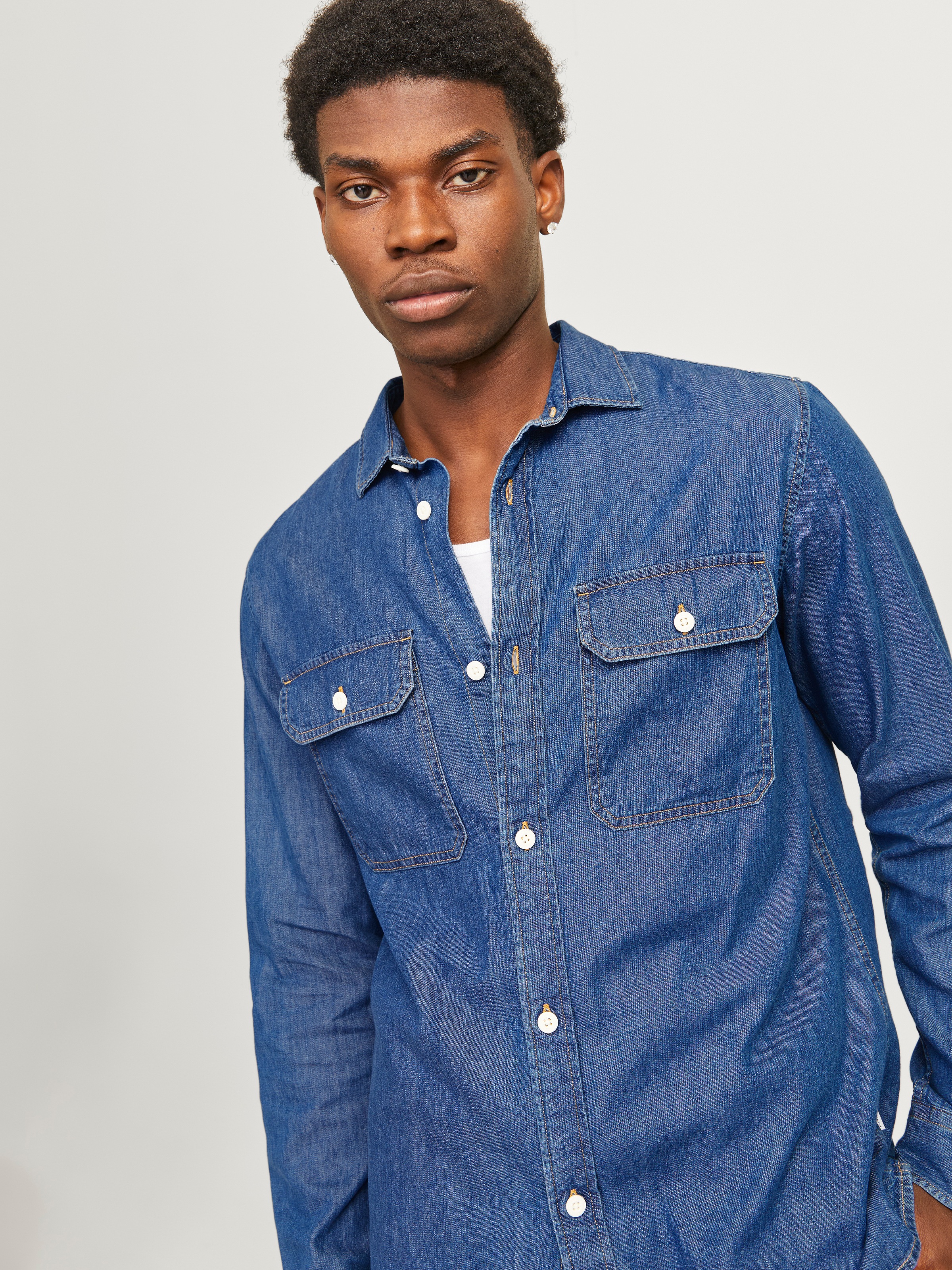 Jack & Jones Langarmhemd »JJETRAVIS SHIRT LS NOOS«, mit Brusttaschen