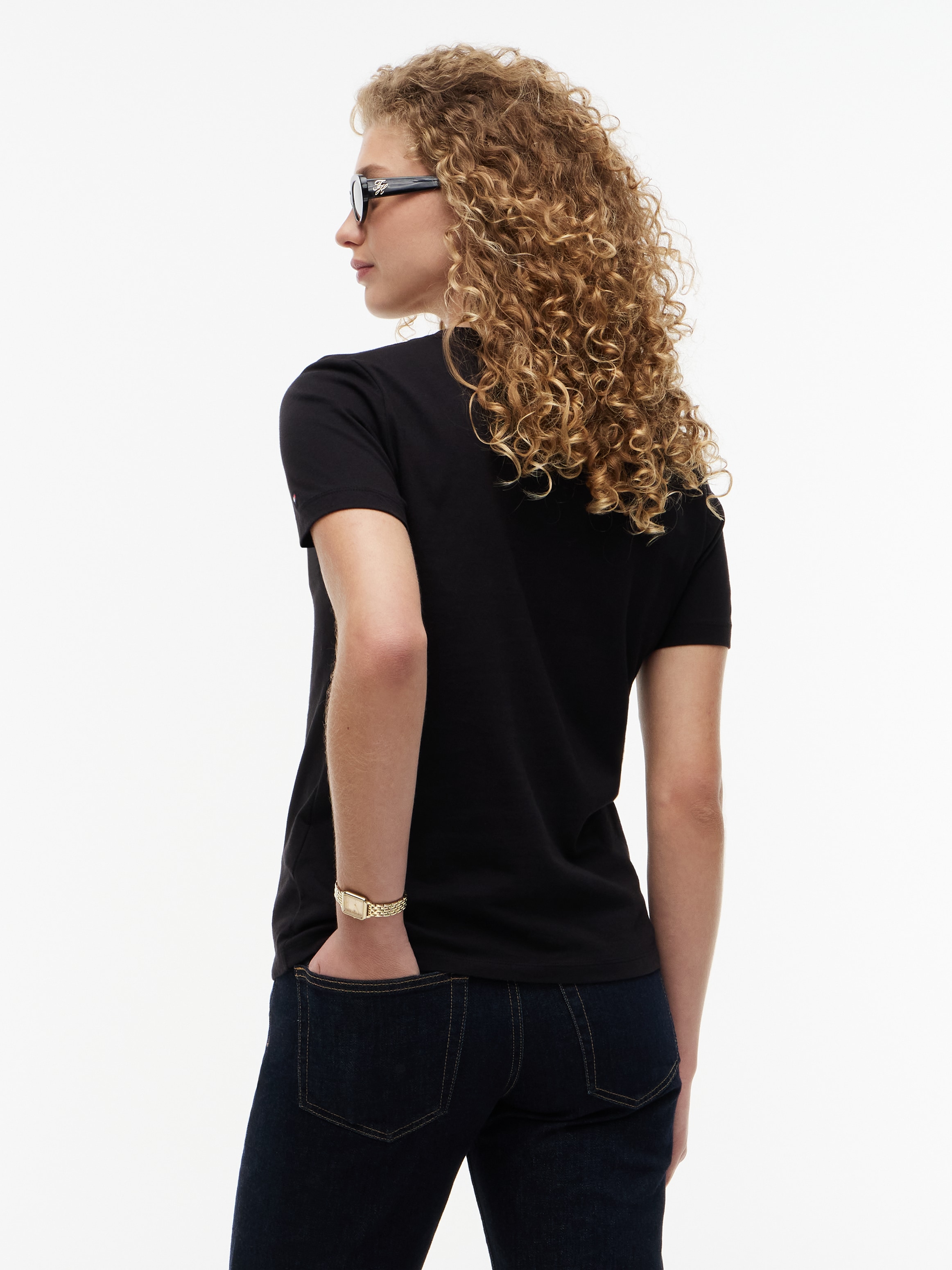 Tommy Hilfiger T-Shirt »NOS SCRIPT REGULAR C-NK SHORT SLEEVE« mit Rundhals und kontrastfarbener Stickerei, Regular Fit