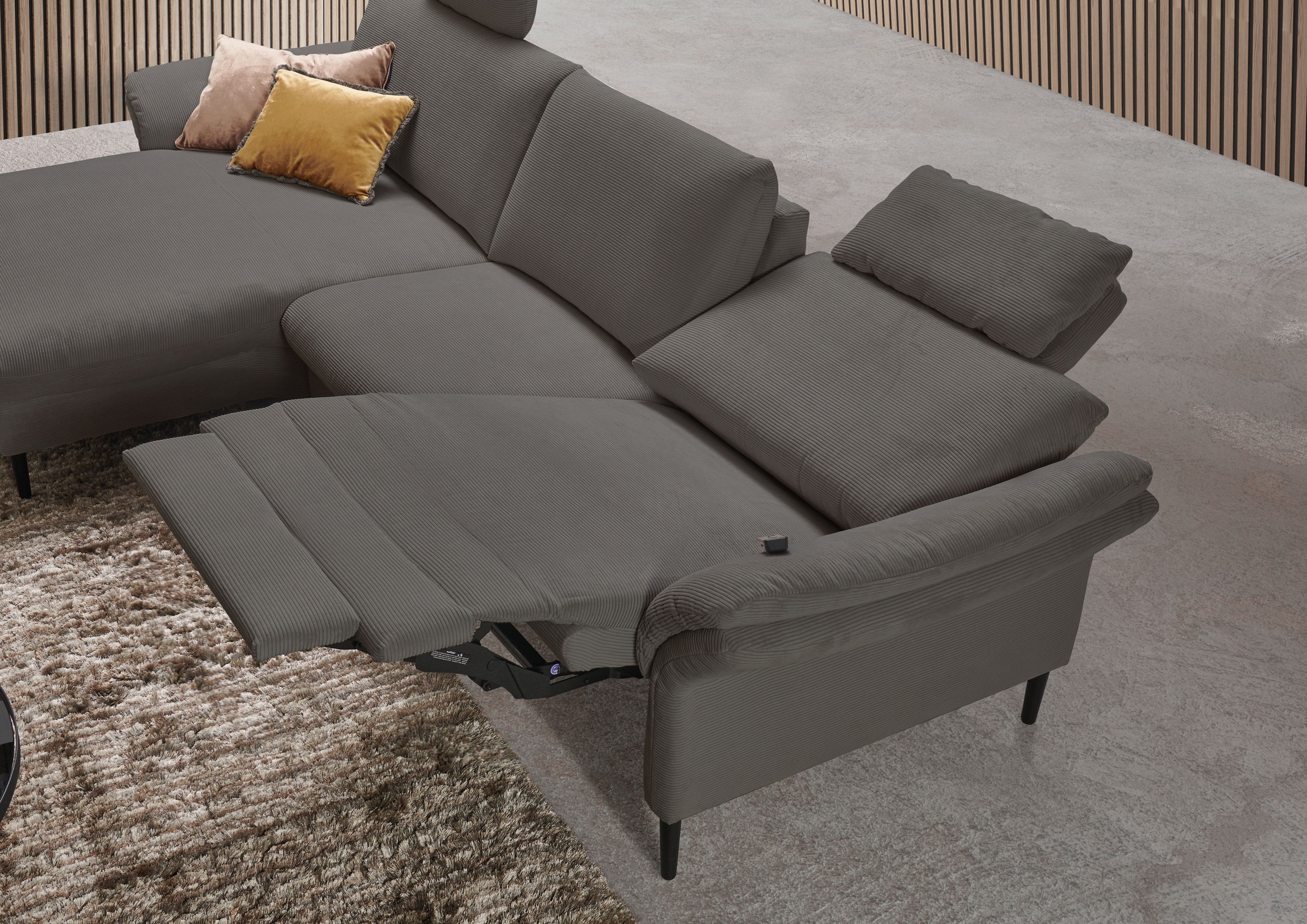 Places of Style Ecksofa »Sarsina: mit Tonnentaschen-Federkern, perfekt zum Entspannen L-Form«, inklusive 1 motorischen Relaxfunktion mit Herz-Waage-Beschlag