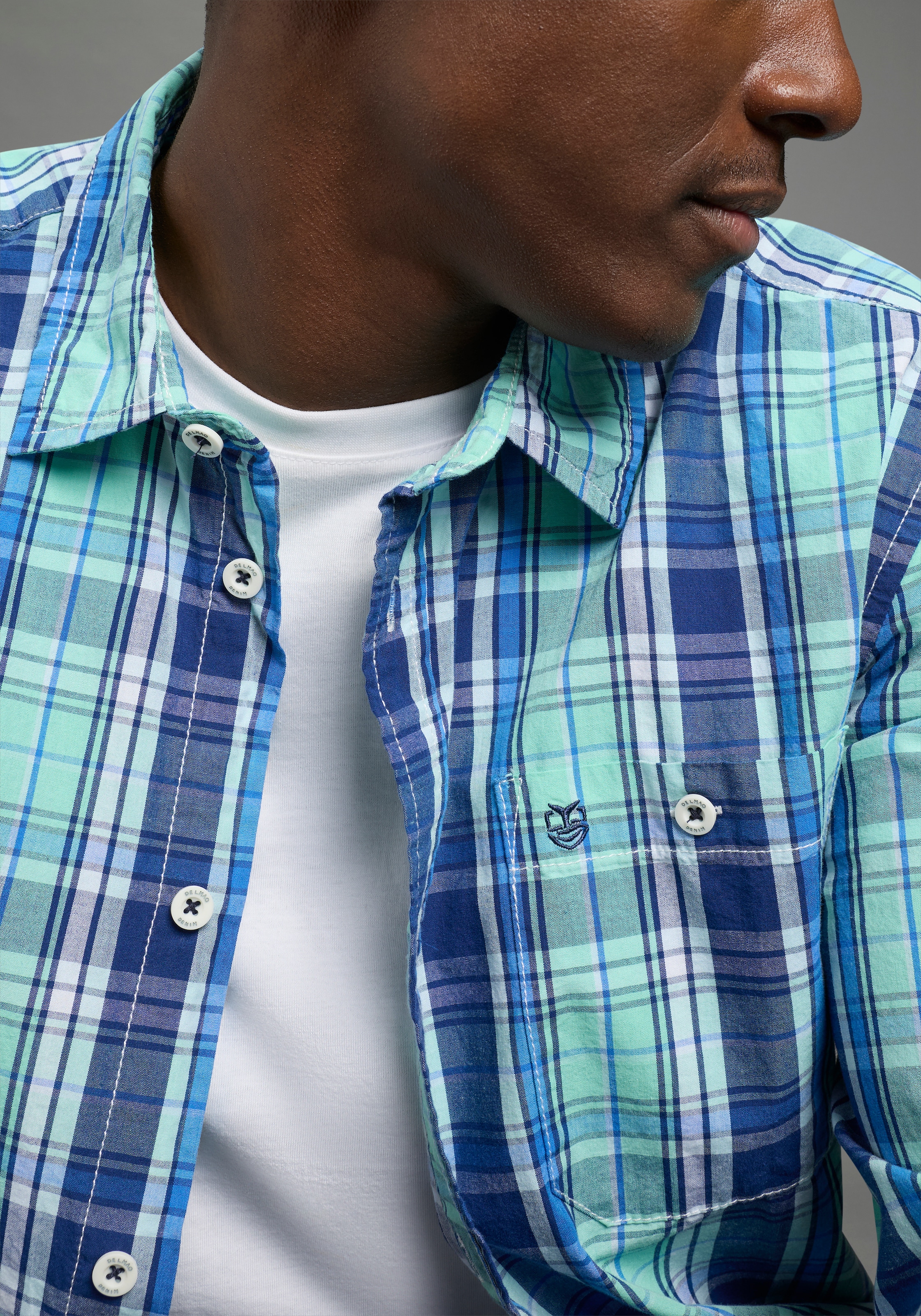 DELMAO Karohemd Langarm mit Ärmelschlitz, aus Baumwolle, taillierte Passform