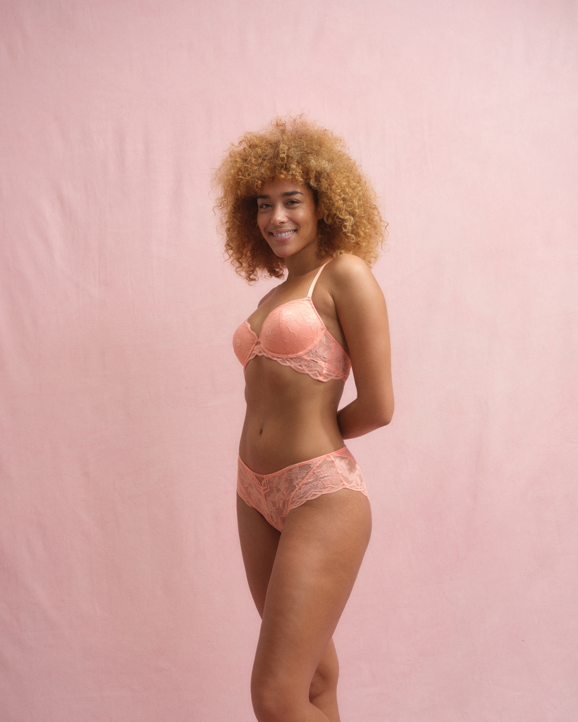 Dorina Hipster »Lorelei« Mit schimmerndem Netz- und Spitzenbesatz