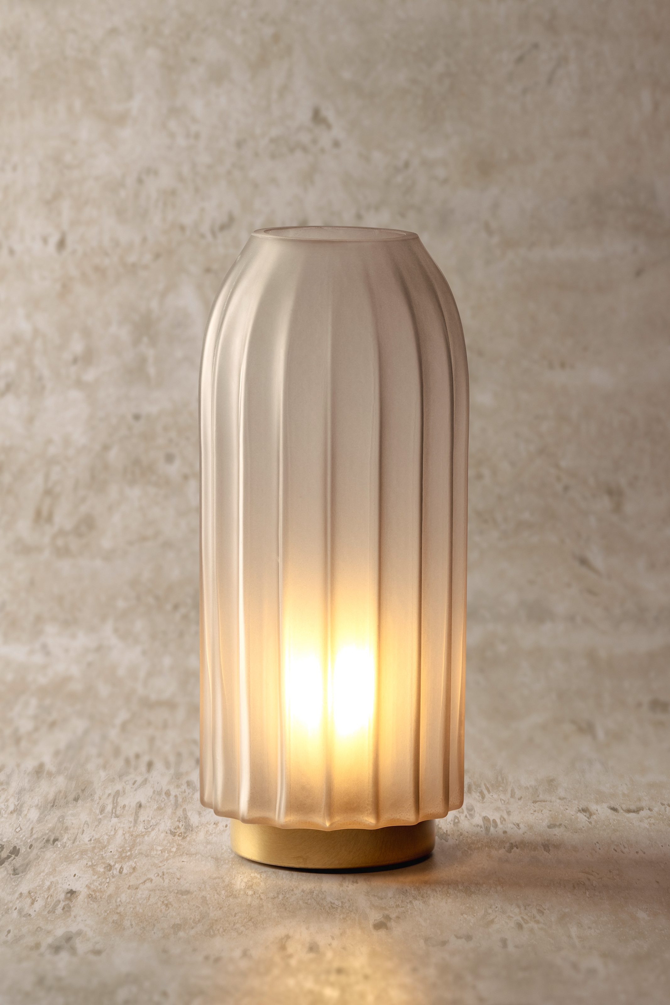LEONARDO LED Dekolicht »Silenzio«, aus grauem Glas mit goldenem Sockel