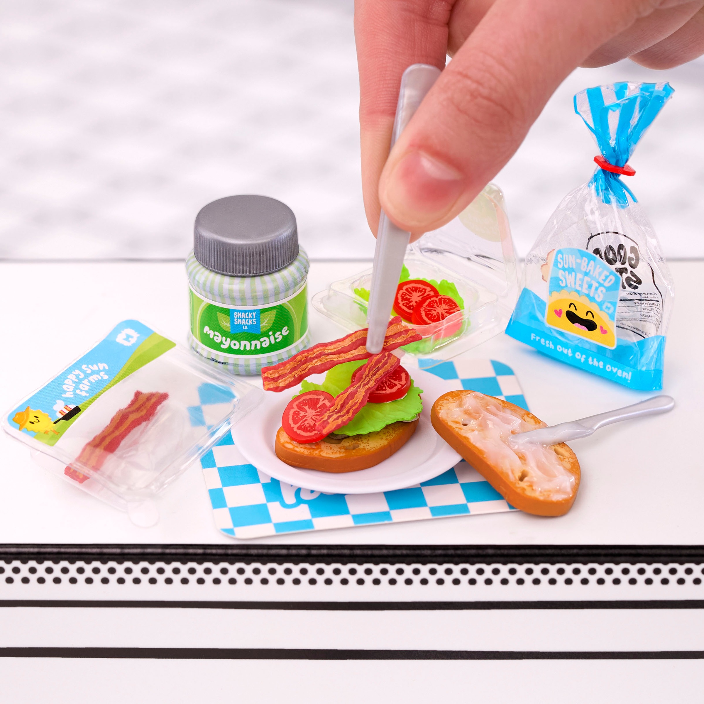 MGA ENTERTAINMENT Kreativset »MGA's Miniverse - Make It Mini Foods: Cafe in PDQ Series 3B«, sortierte Lieferung