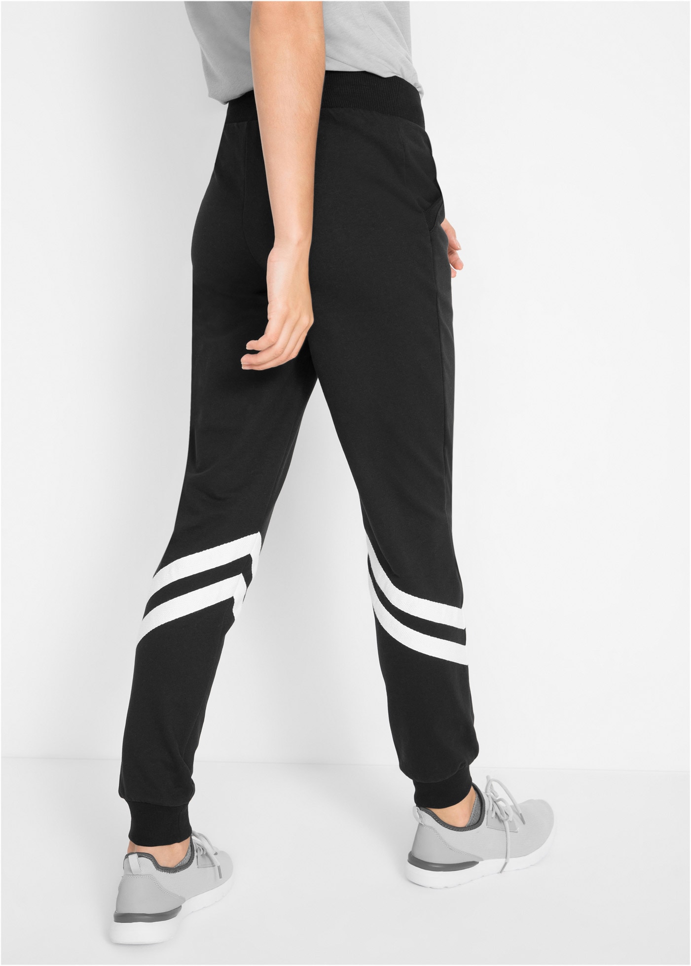 bonprix Sweathose »Sweathose mit Streifen«  aus Baumwolle und Polyester, Loose Fit, mit Elastik-Bündchen