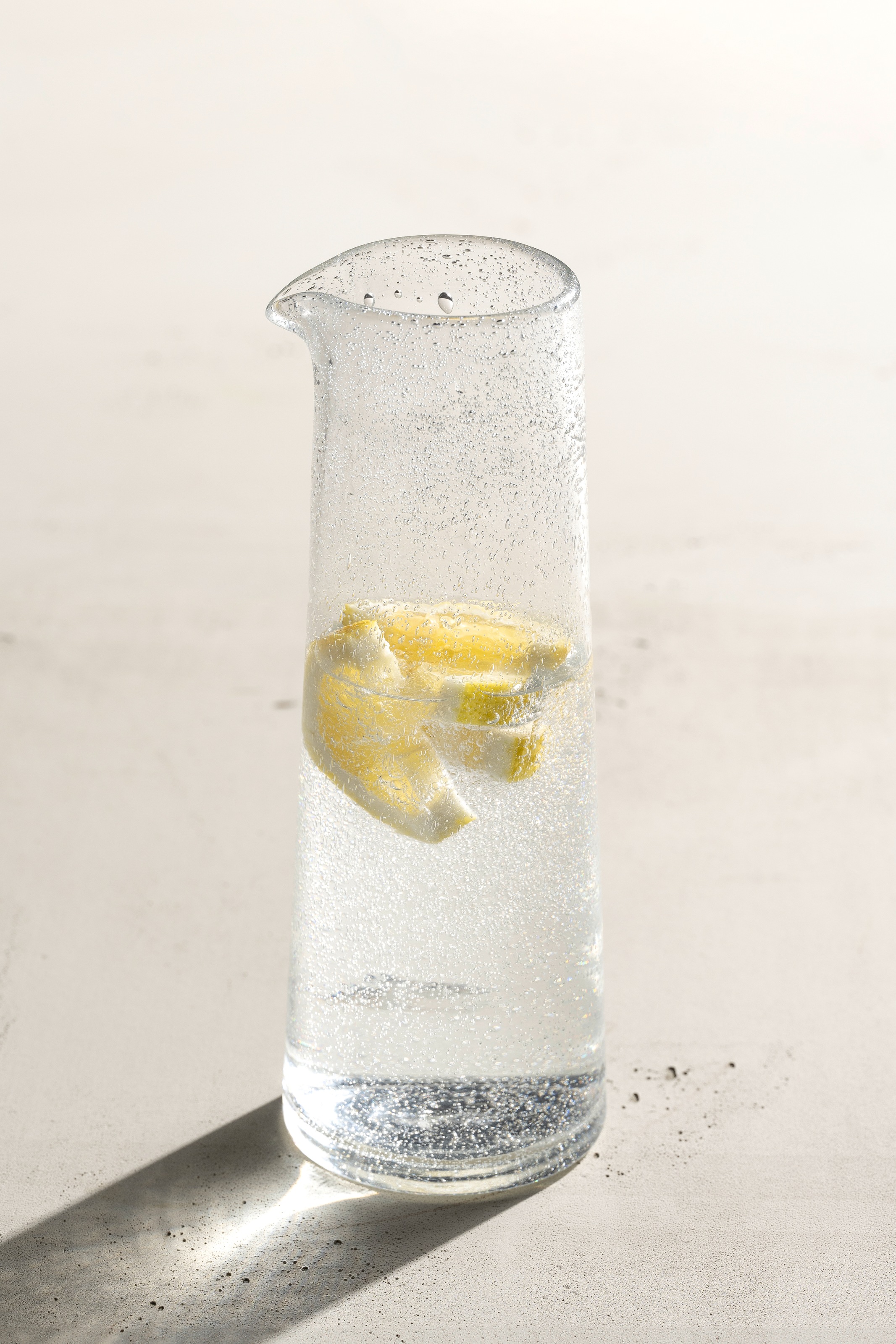 LEONARDO Wasserkrug »BURANO, Krug, 900 ml« aus Schaumglas, in konischer Form, spülmaschinengeeignet