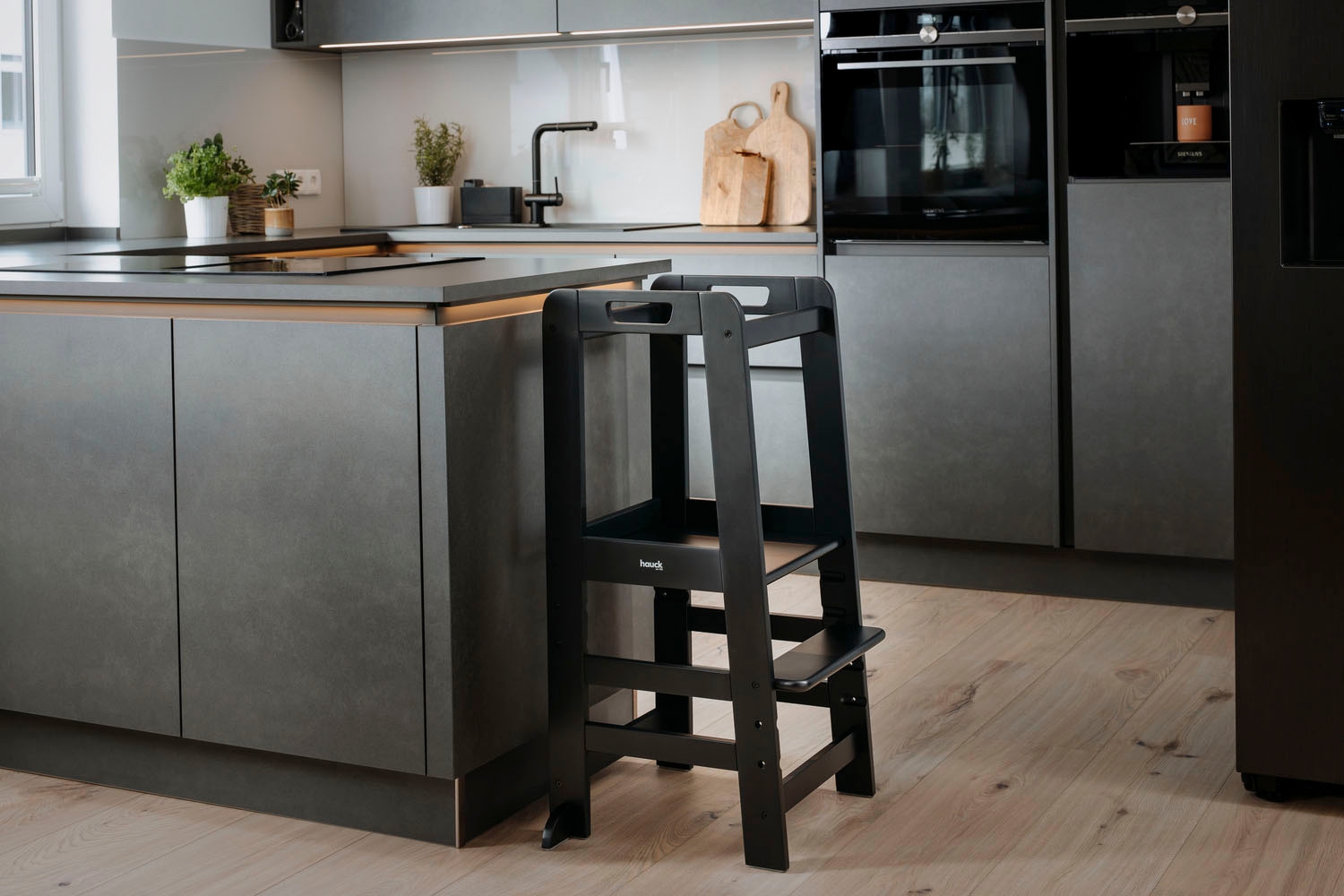 Hauck Stehhilfe »Lernturm Learn N Explore, Black«, FSC® - schützt Wald - weltweit