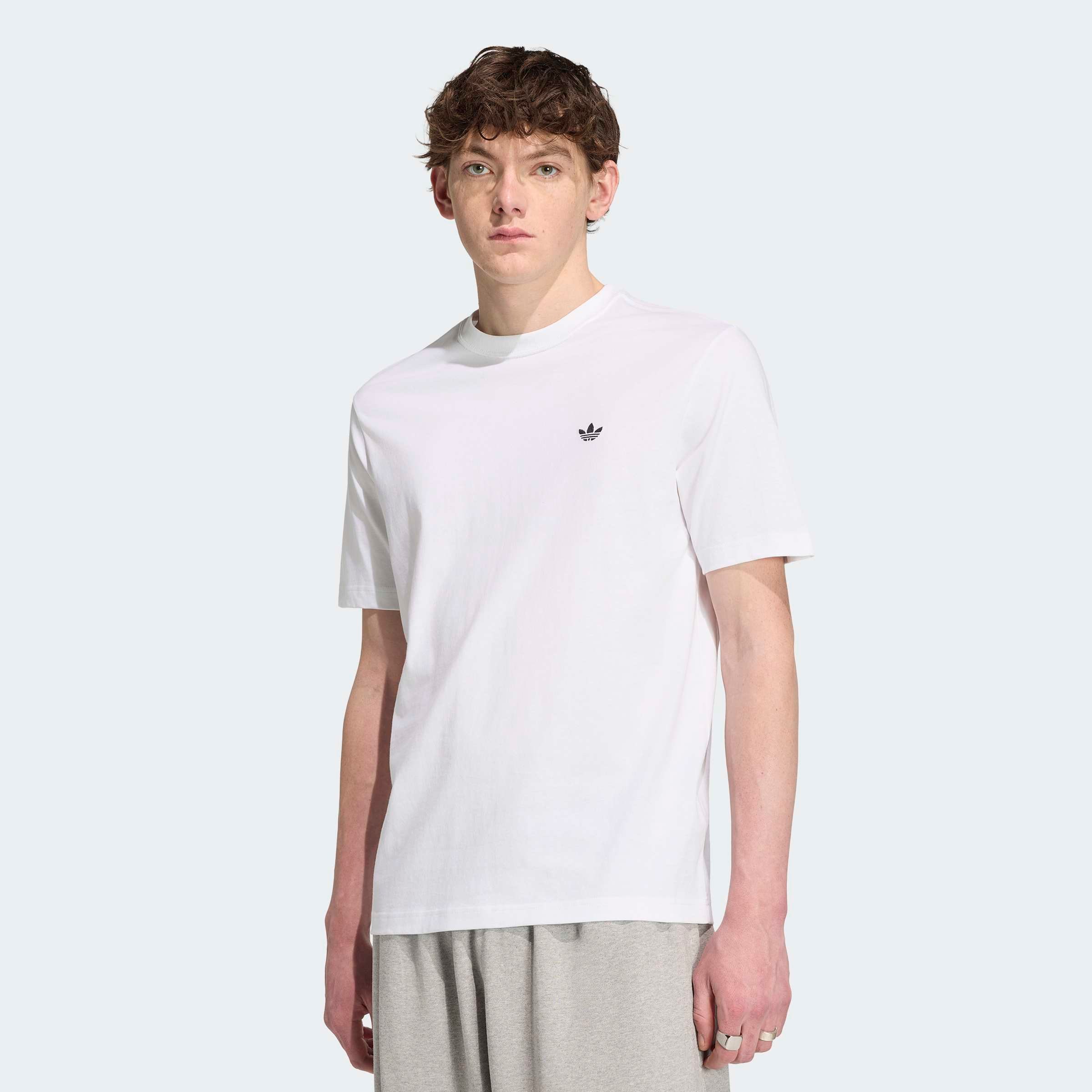 adidas Originals T-Shirt »ESS REG TEE« mit Rundhalsausschnitt, ohne Verschluss, aus Baumwolle