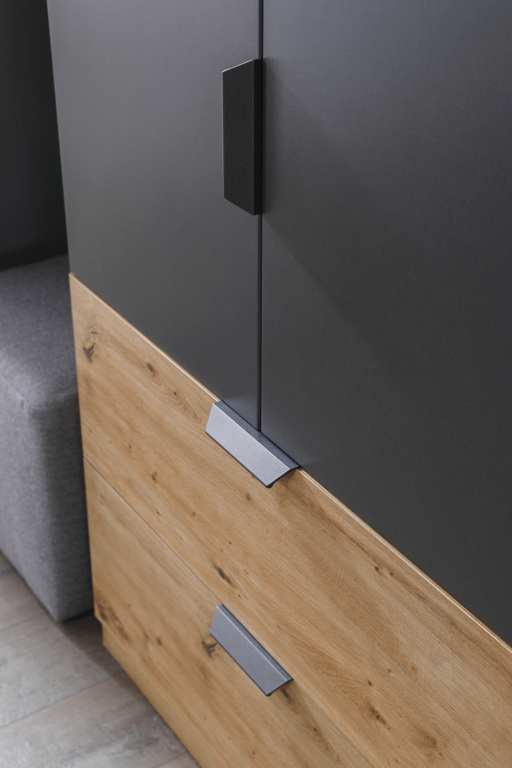 rauch Drehtürenschrank »Kleiderschrank Schrank Garderobe Ankleide DARK&WOOD BY QUADRA SPIN« Breiten: 181/226/271 cm, Höhe 210 cm,  im Industrial Style mit Metallgriffstangen