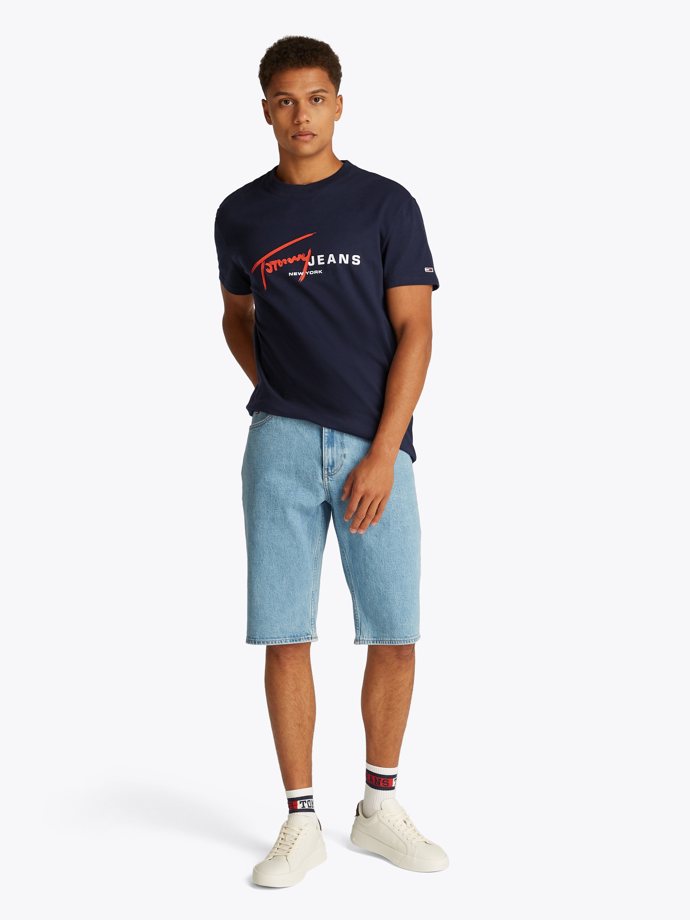 Tommy Jeans Kurzarmshirt »TJM REG SIGNTR DNA TEE EXT«, Mit Rundhalsausschnitt