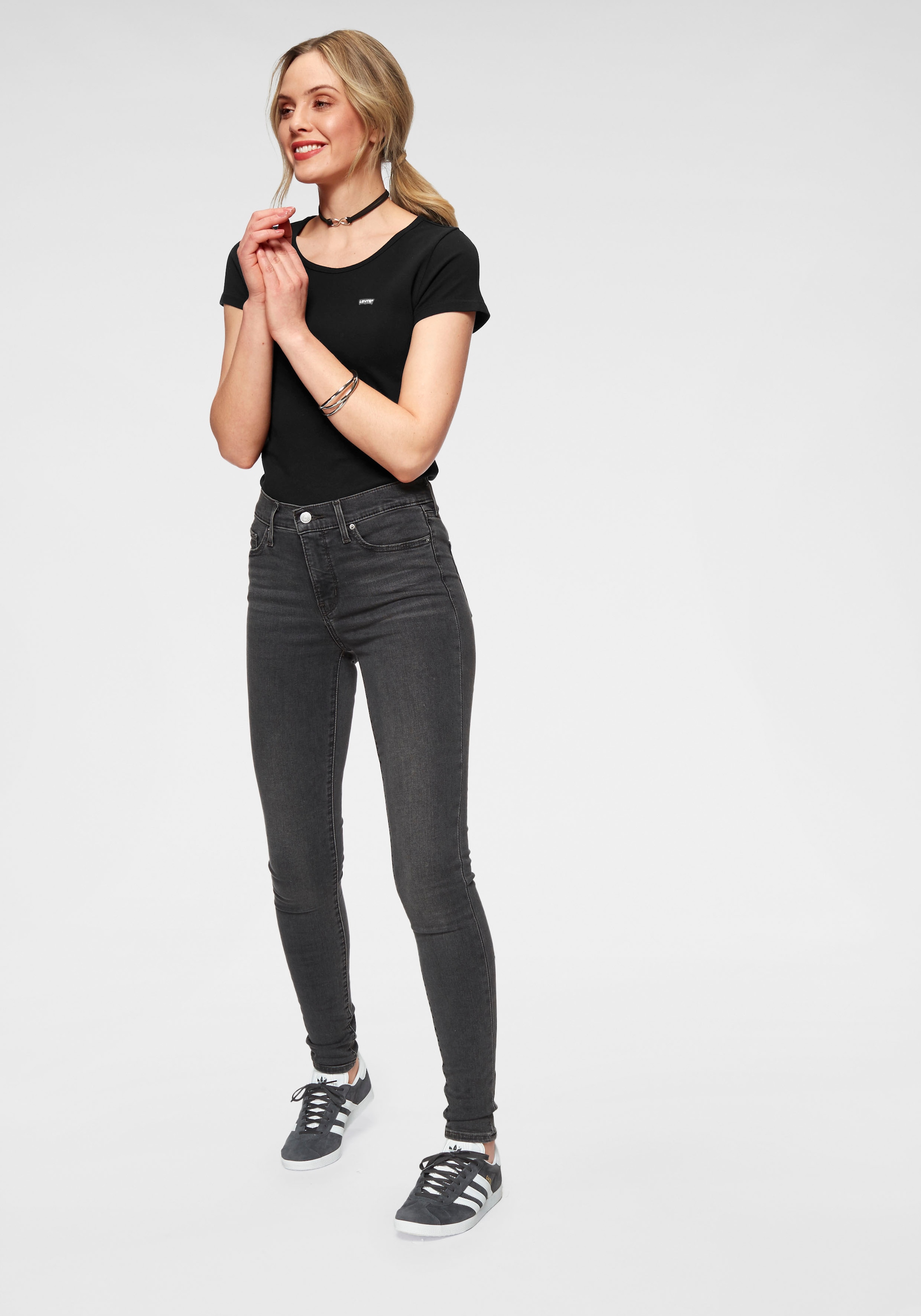 Levi's® T-Shirt »Mini-Logo« Packung, 2 Stk. mit kleiner Markenlogo-Stickerei auf der Brust